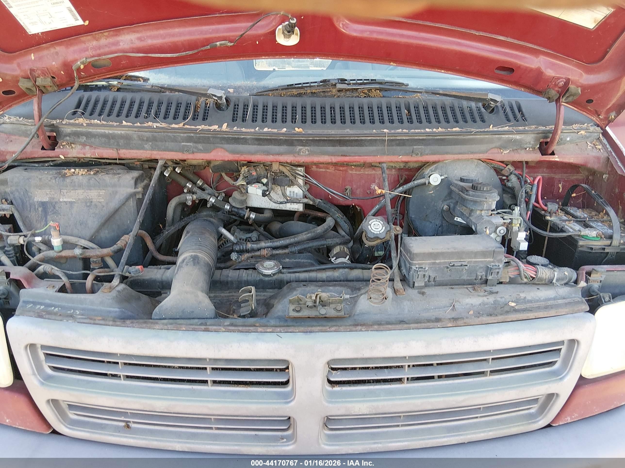 1996 Dodge Ram Wagon B3500 Red vin: 2B5WB35YXTK182337