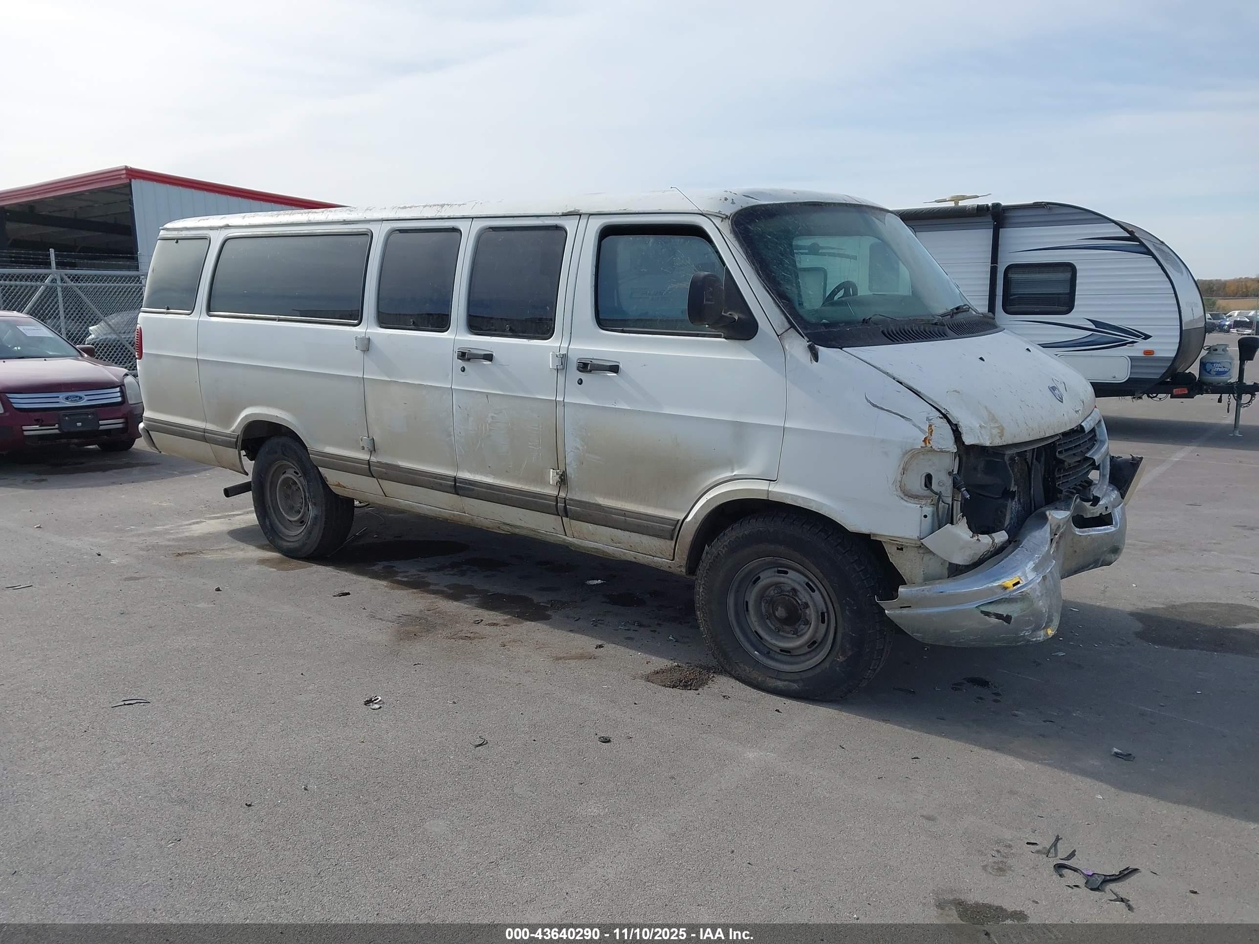 2001 Dodge Ram Wagon 3500   White vin: 2B5WB35Z01K519927