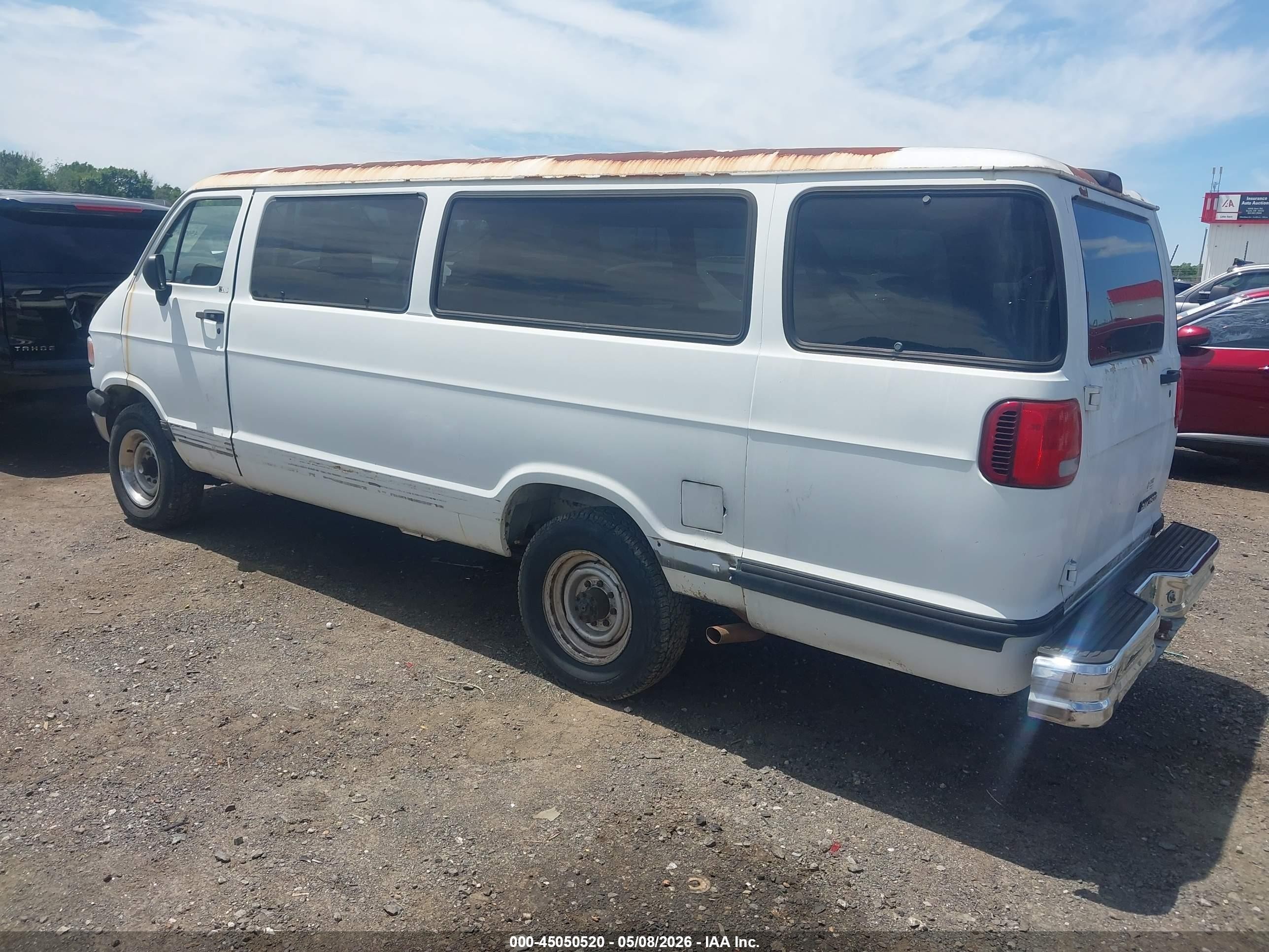 1996 Dodge Ram Wagon B3500 White vin: 2B5WB35Z1TK113982