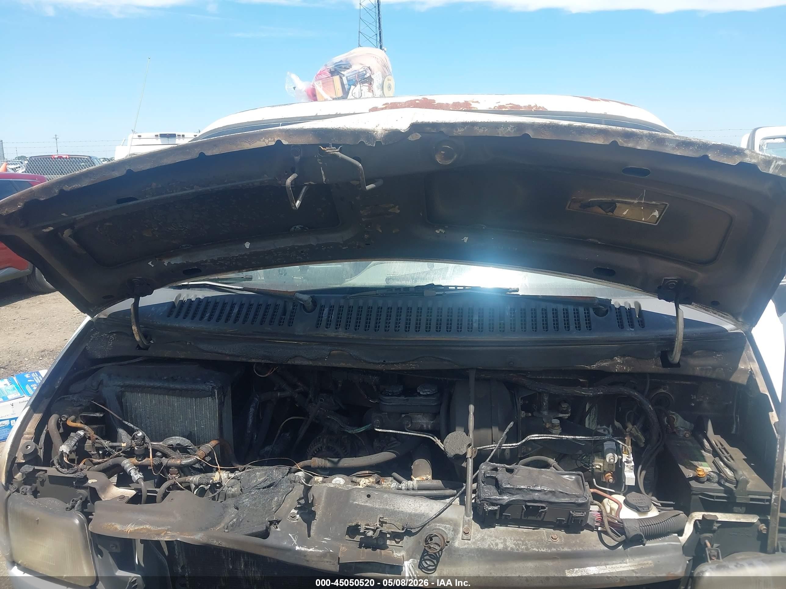1996 Dodge Ram Wagon B3500 White vin: 2B5WB35Z1TK113982