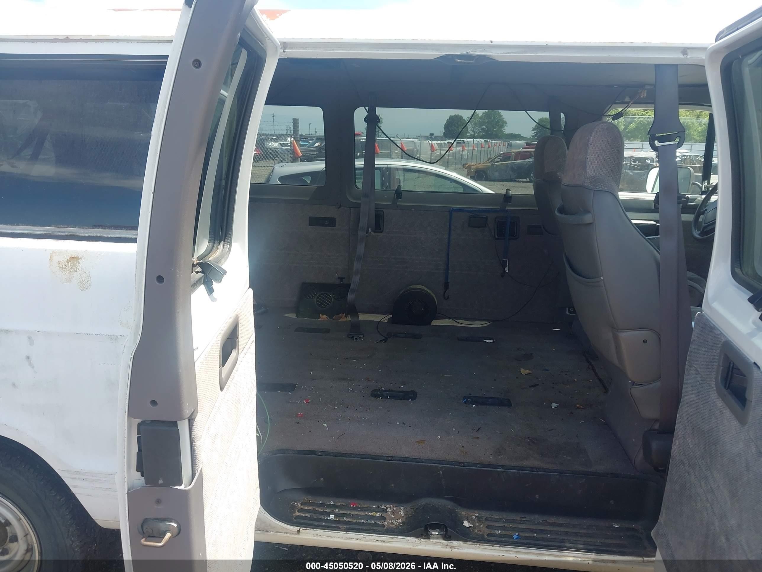 1996 Dodge Ram Wagon B3500 White vin: 2B5WB35Z1TK113982