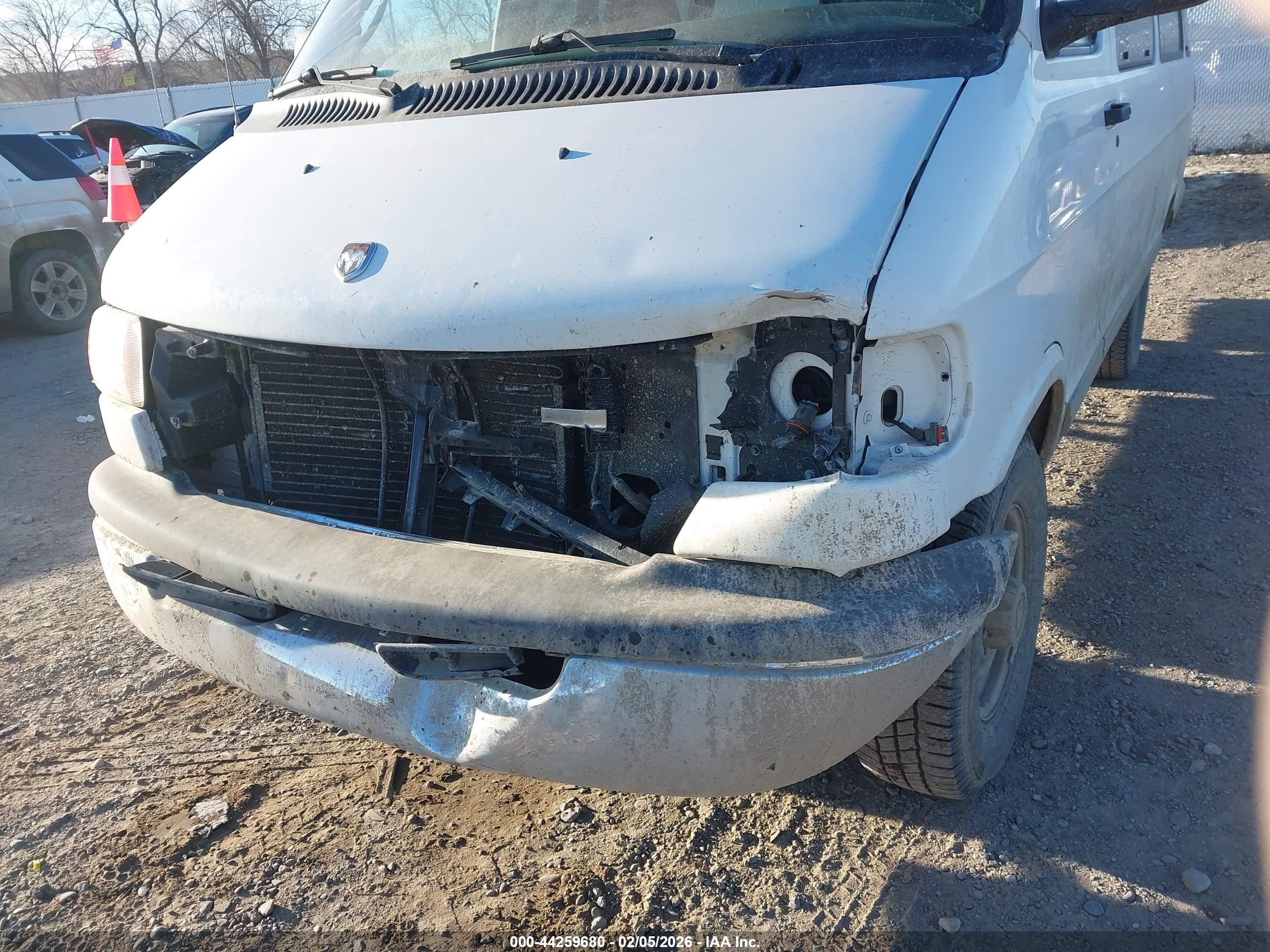 2001 Dodge Ram Wagon 3500   White vin: 2B5WB35Z21K514907