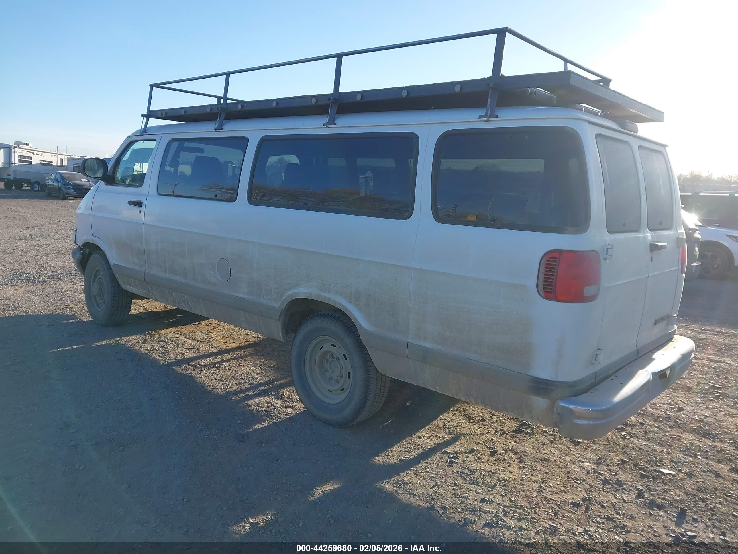 2001 Dodge Ram Wagon 3500   White vin: 2B5WB35Z21K514907
