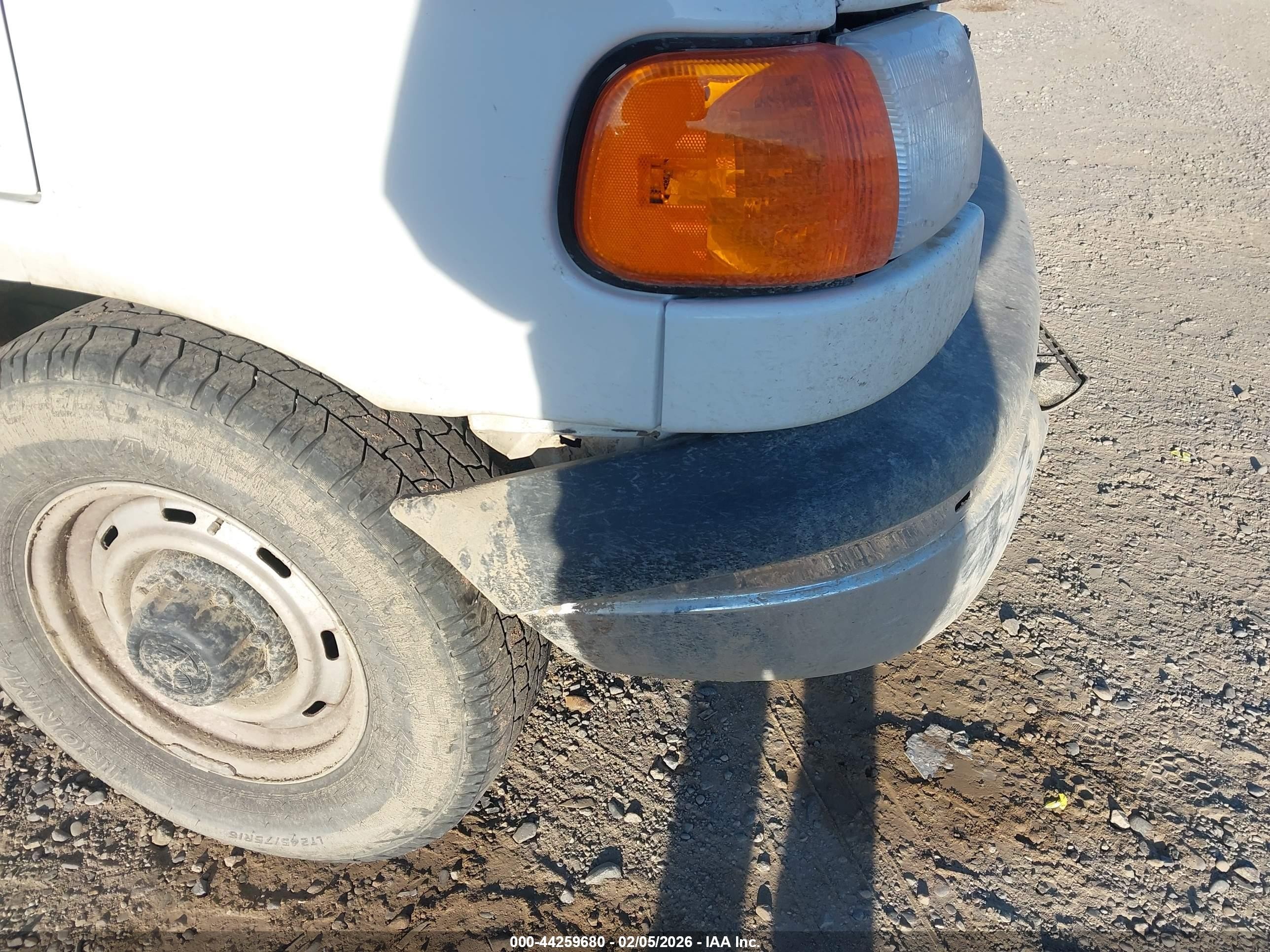 2001 Dodge Ram Wagon 3500   White vin: 2B5WB35Z21K514907