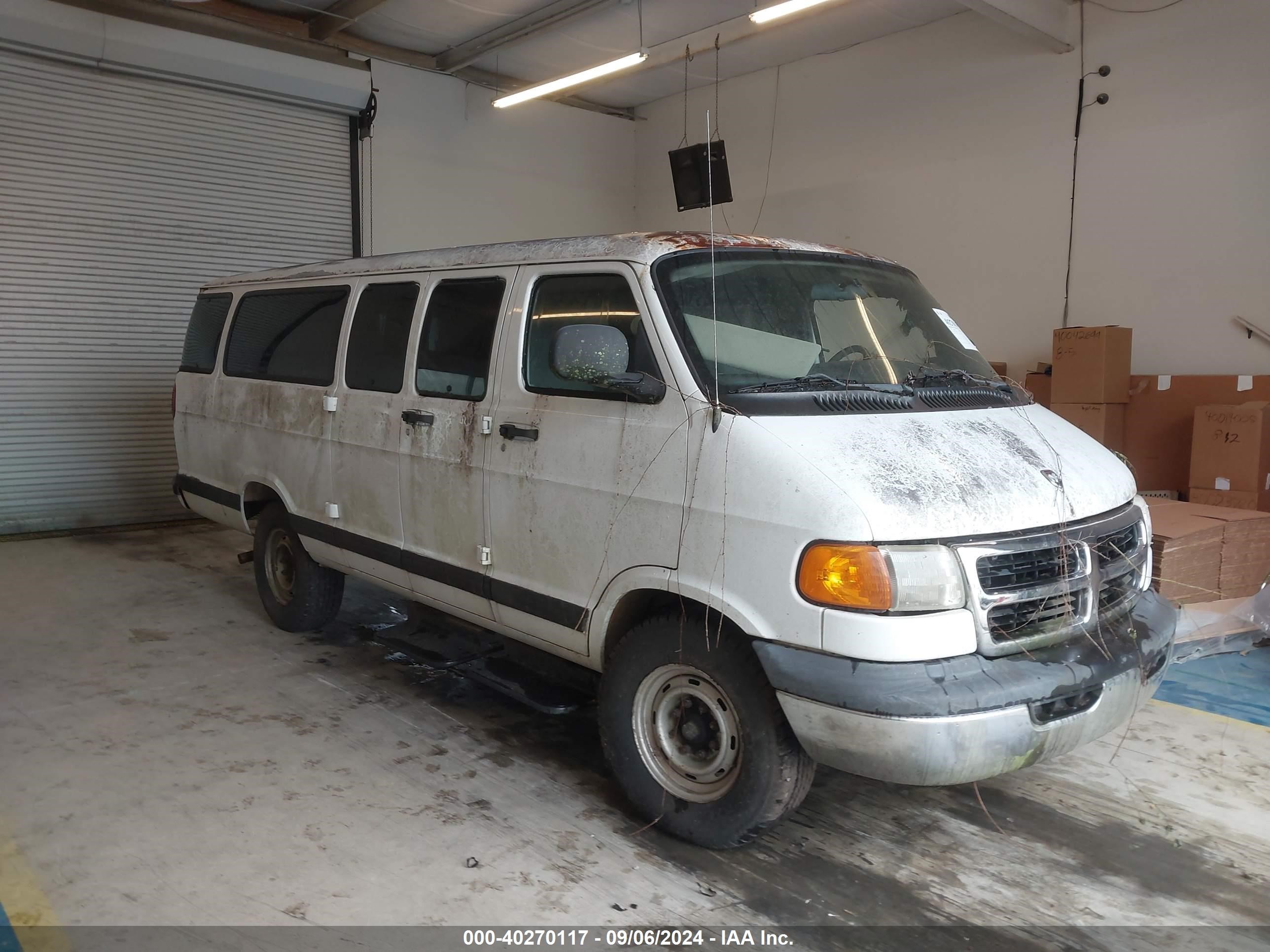 2002 Dodge Ram Wagon 3500   White vin: 2B5WB35Z22K126254