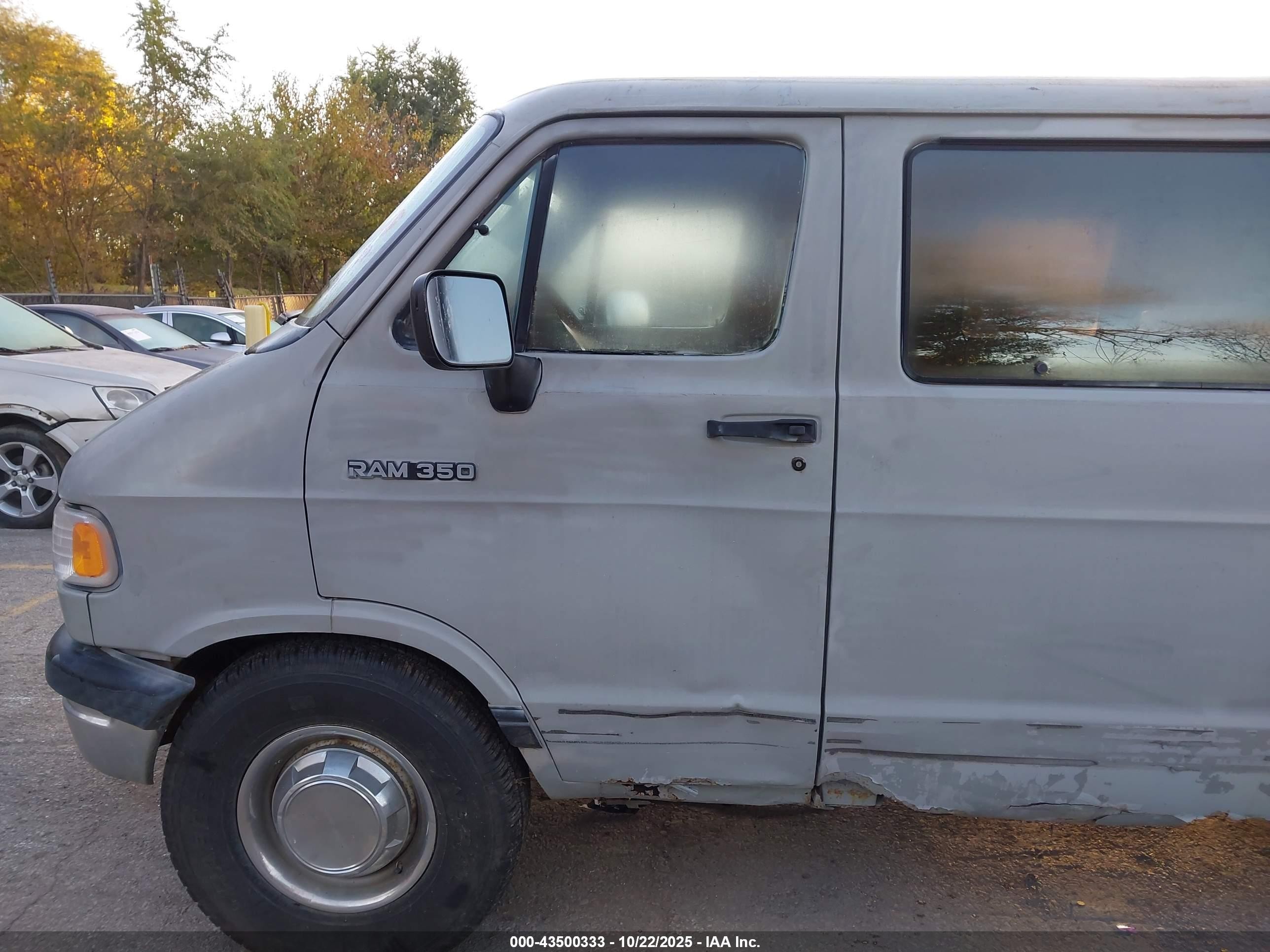 1994 Dodge Ram Wagon B350 Серый vin: 2B5WB35Z2RK577615
