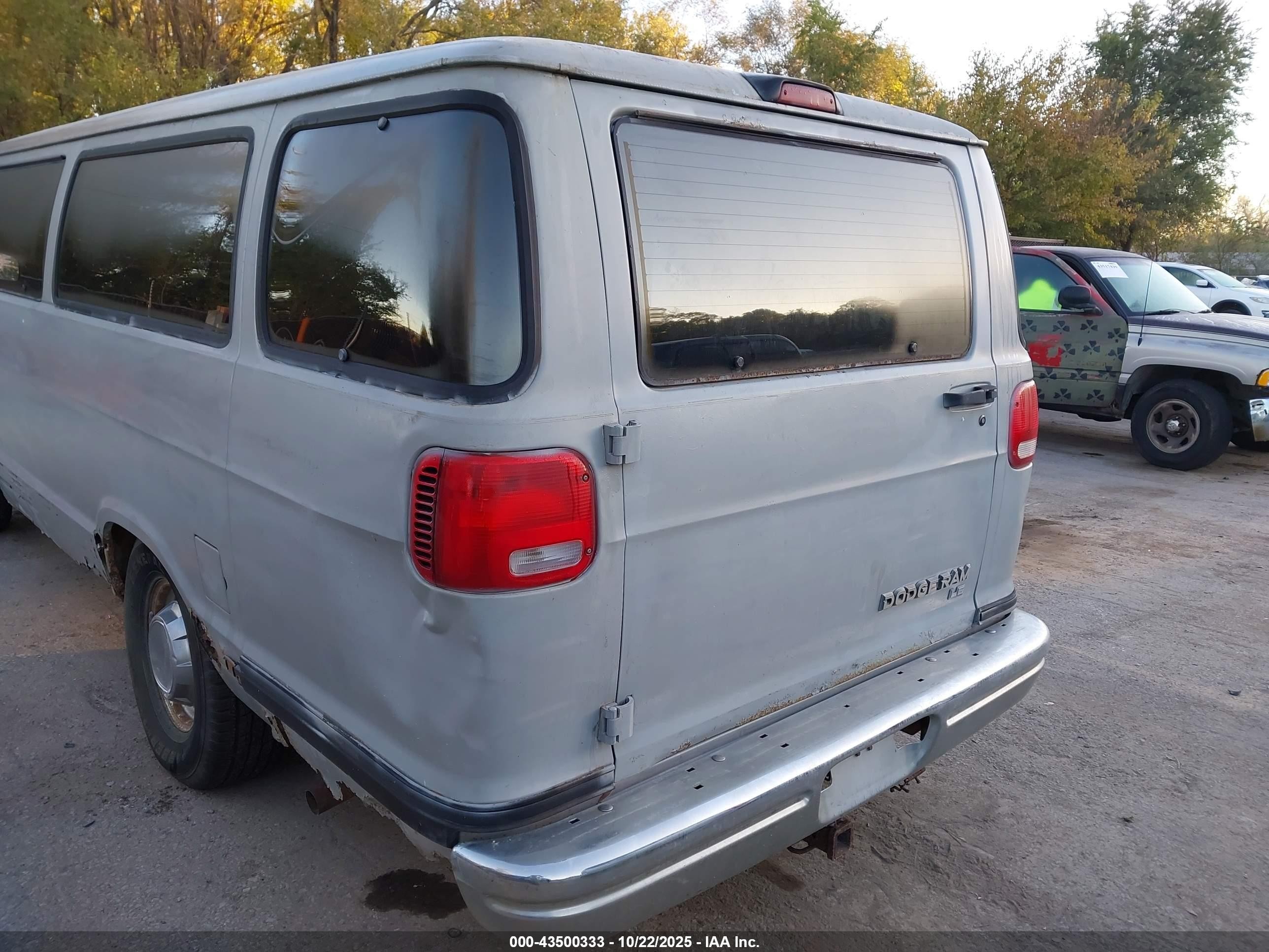 1994 Dodge Ram Wagon B350 Серый vin: 2B5WB35Z2RK577615