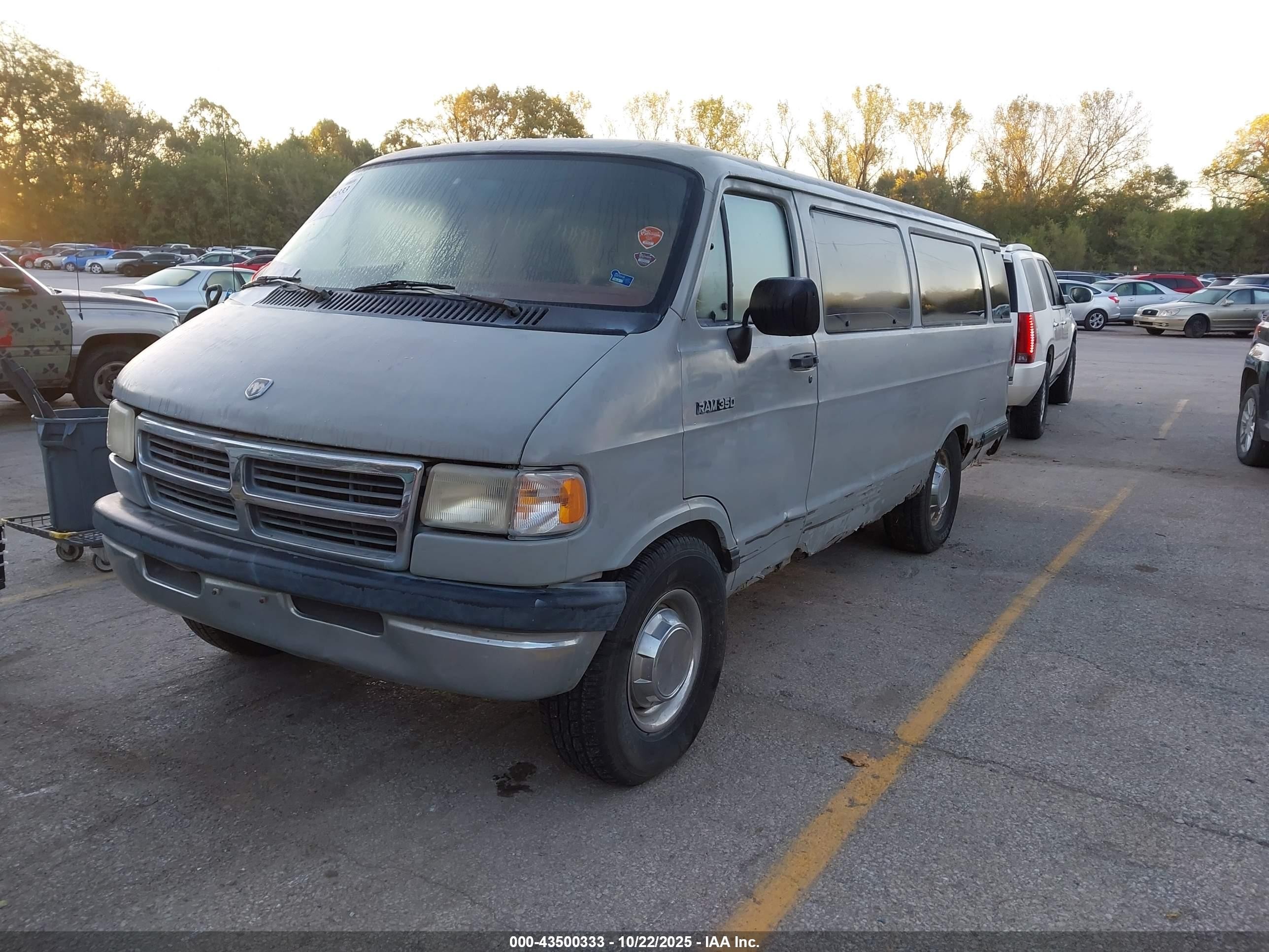 1994 Dodge Ram Wagon B350 Серый vin: 2B5WB35Z2RK577615