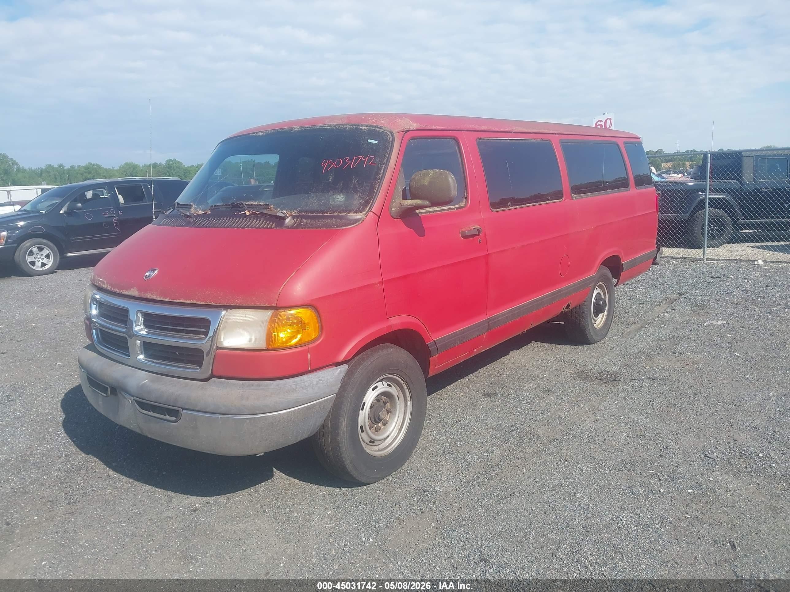 1999 Dodge Ram Wagon 3500   Red vin: 2B5WB35Z2XK543042