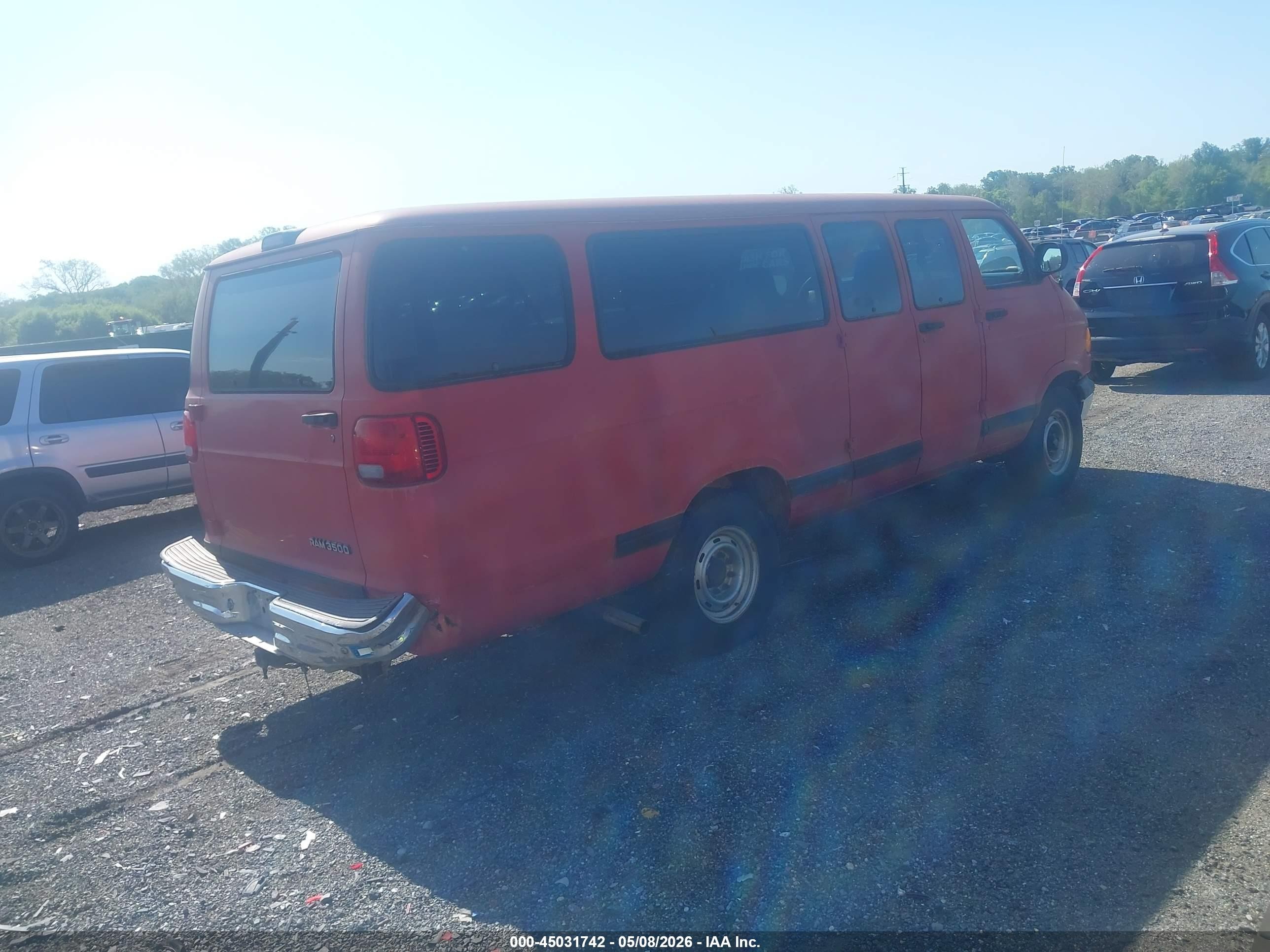 1999 Dodge Ram Wagon 3500   Red vin: 2B5WB35Z2XK543042