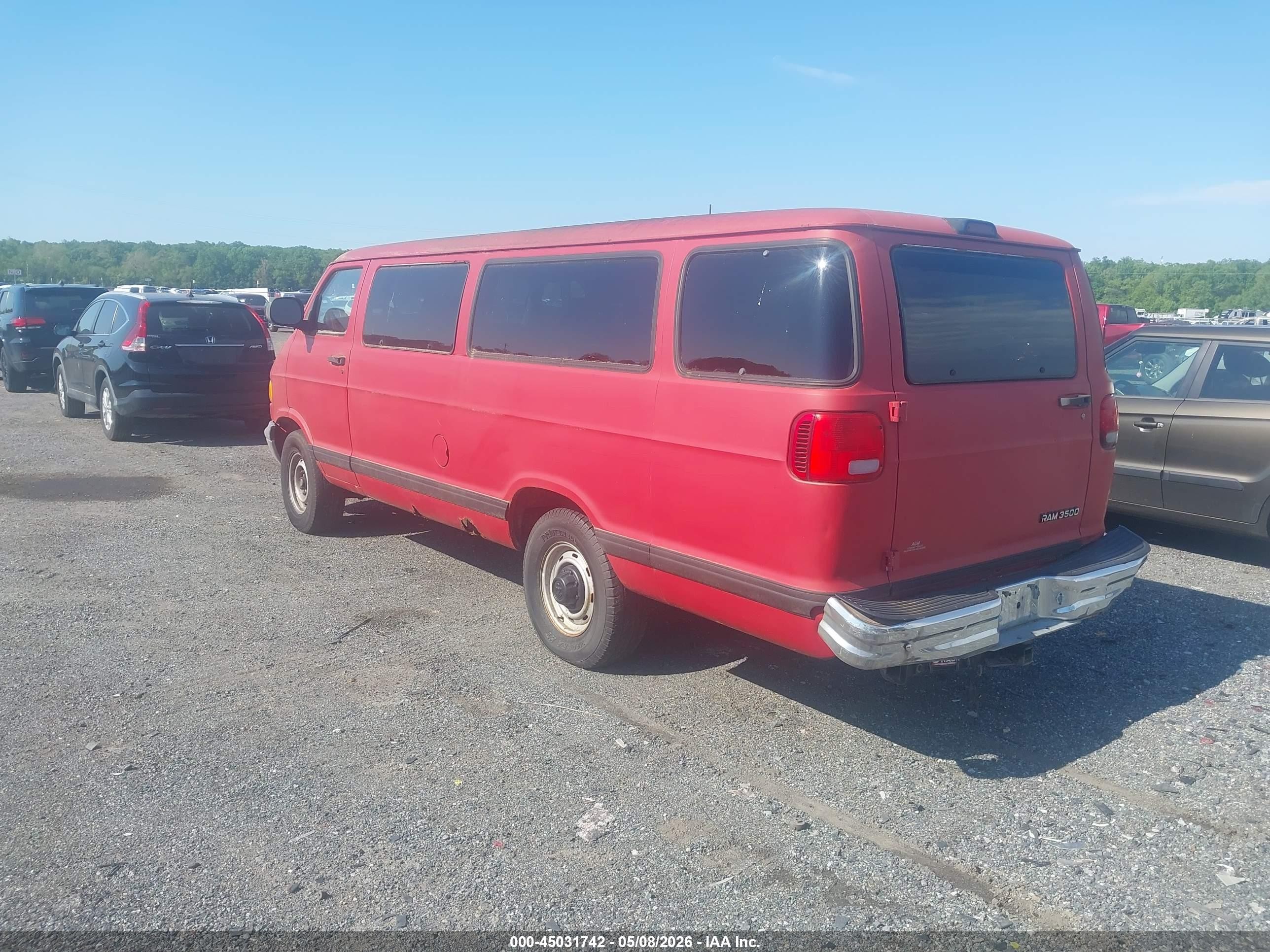 1999 Dodge Ram Wagon 3500   Red vin: 2B5WB35Z2XK543042