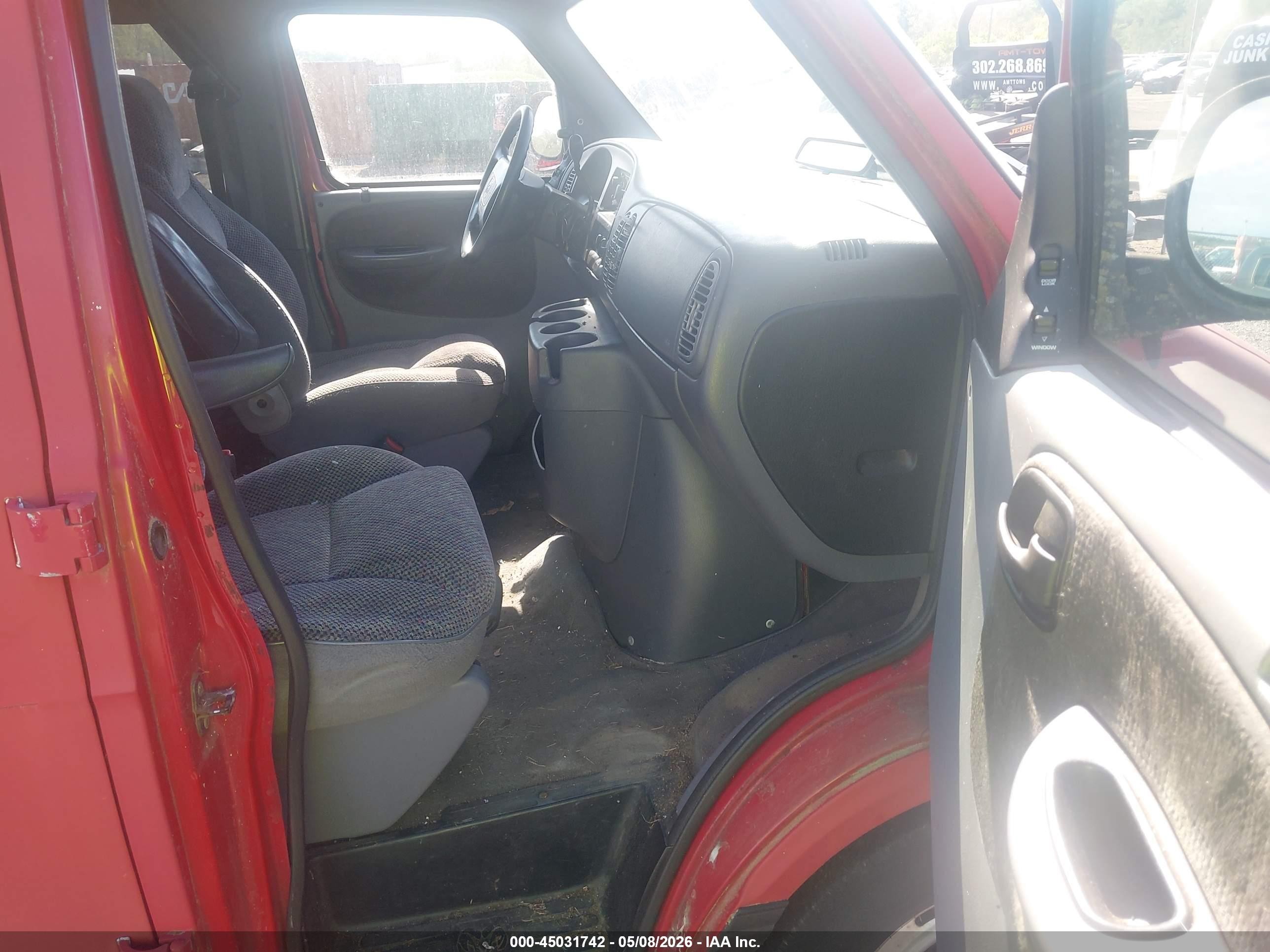 1999 Dodge Ram Wagon 3500   Red vin: 2B5WB35Z2XK543042
