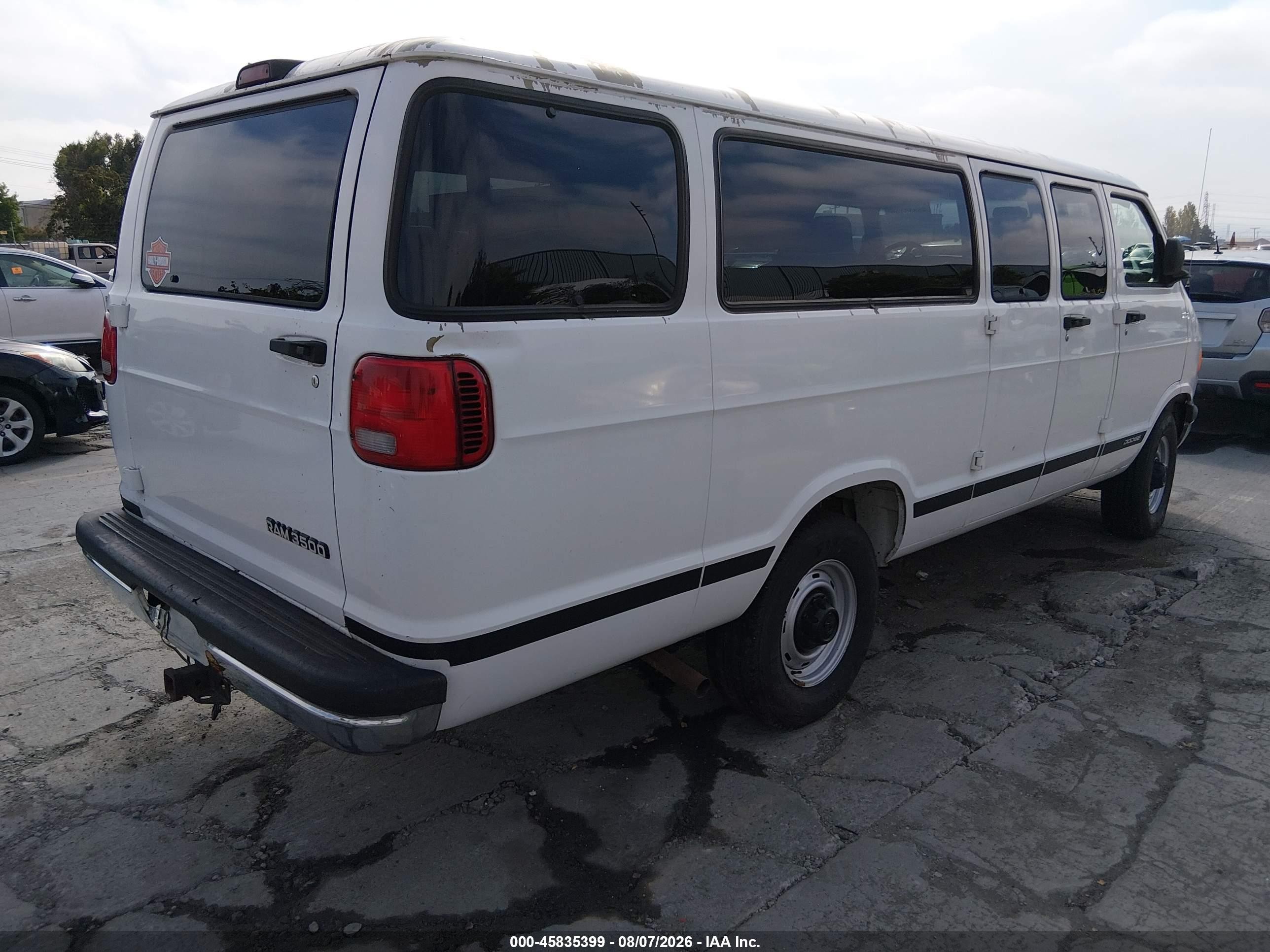2001 Dodge Ram Wagon 3500   White vin: 2B5WB35Z31K555515
