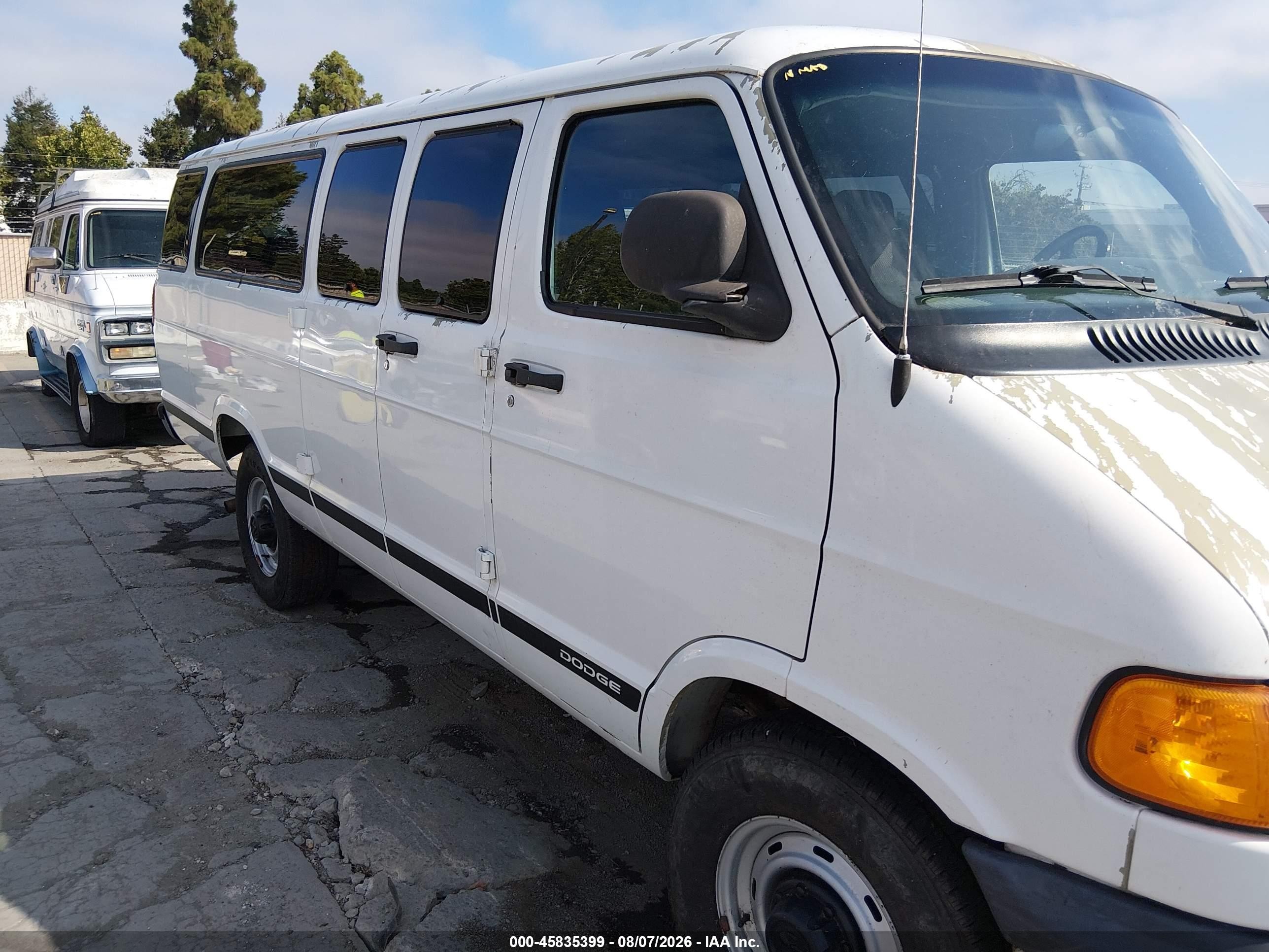 2001 Dodge Ram Wagon 3500   White vin: 2B5WB35Z31K555515