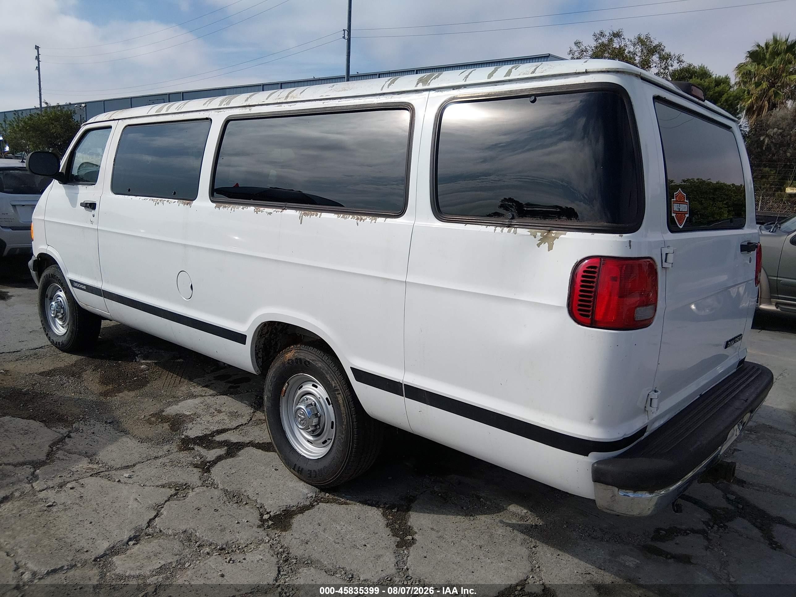 2001 Dodge Ram Wagon 3500   White vin: 2B5WB35Z31K555515