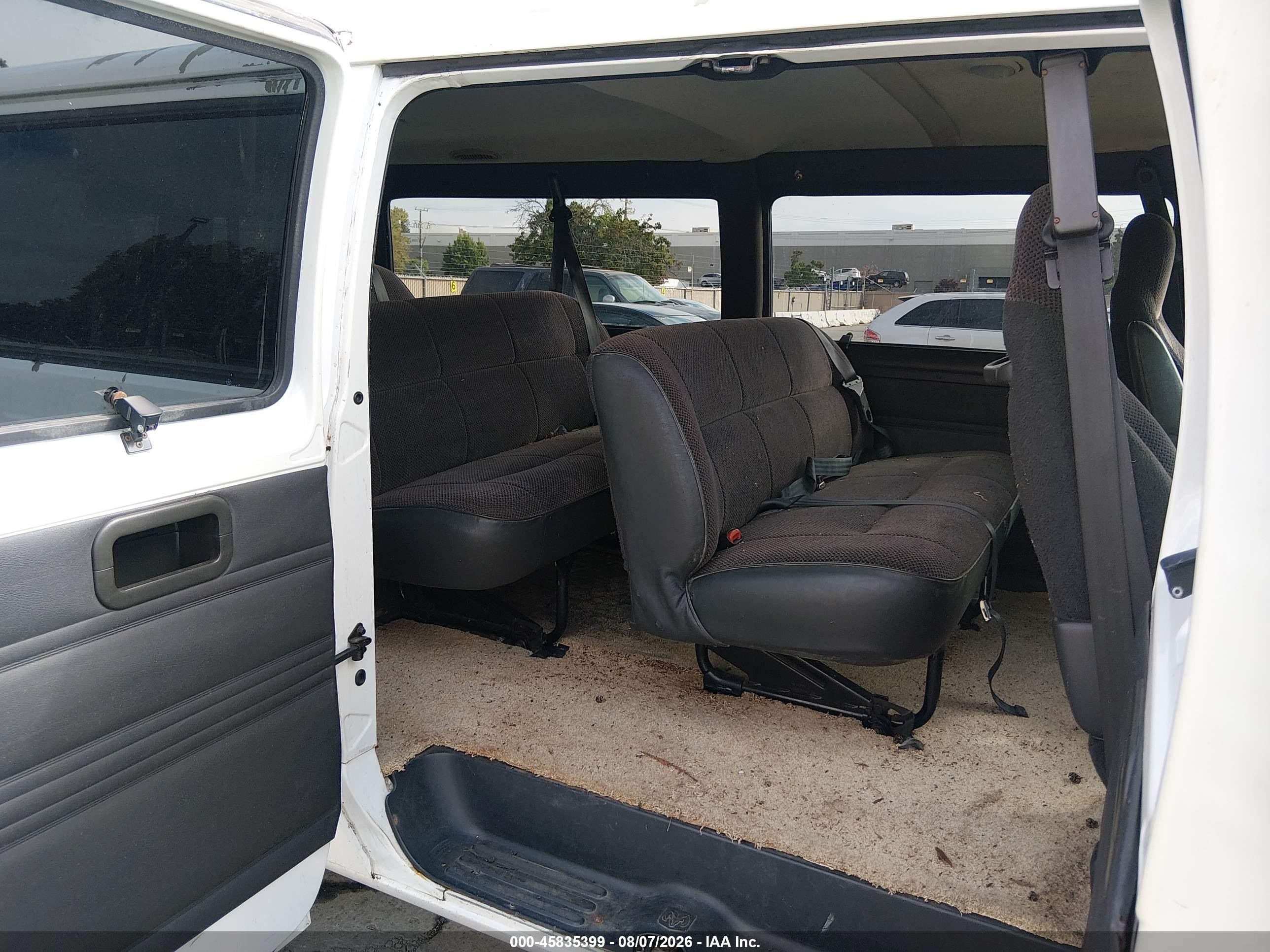 2001 Dodge Ram Wagon 3500   White vin: 2B5WB35Z31K555515