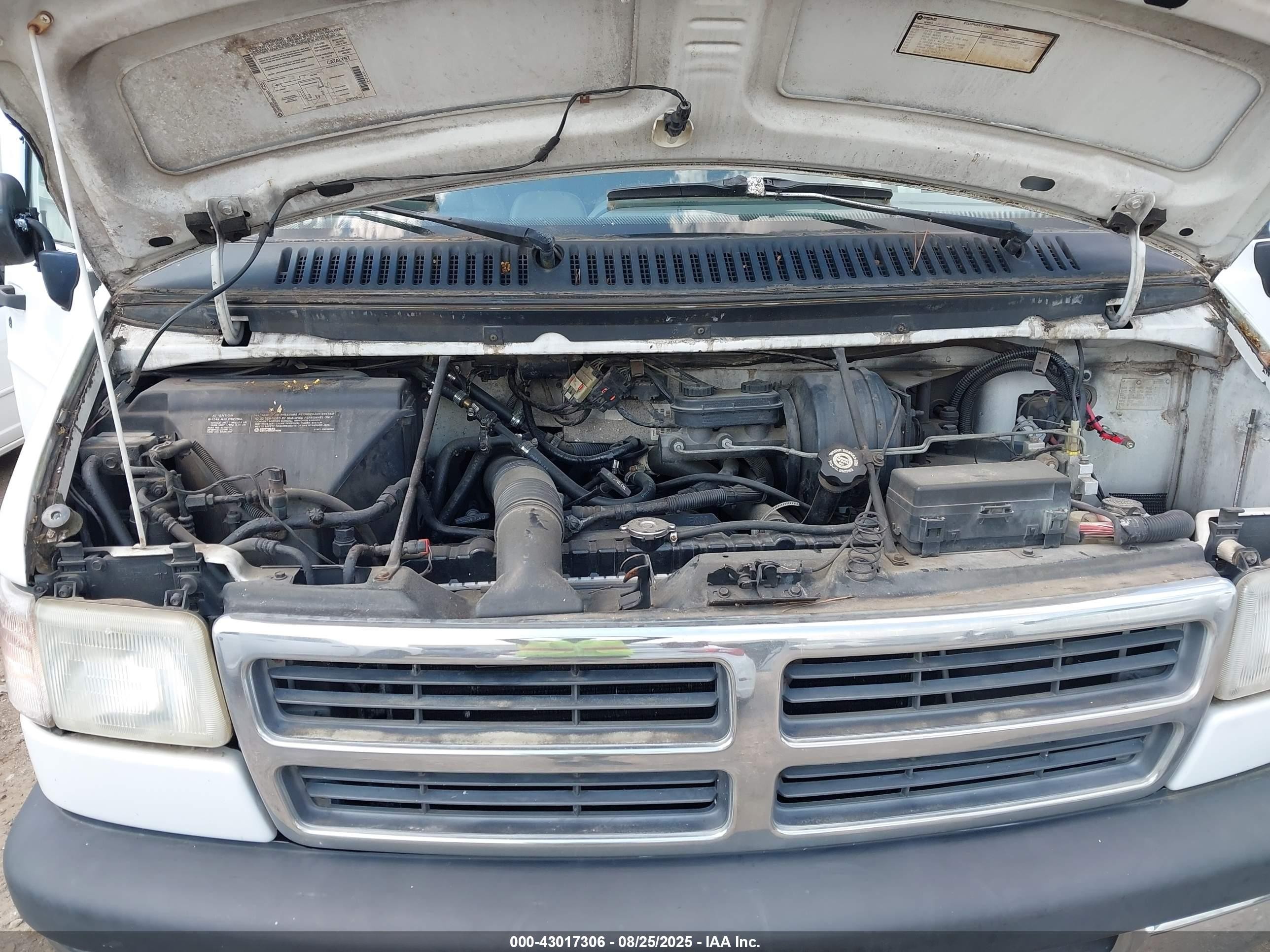 1996 Dodge Ram Wagon B3500 White vin: 2B5WB35Z3TK108931