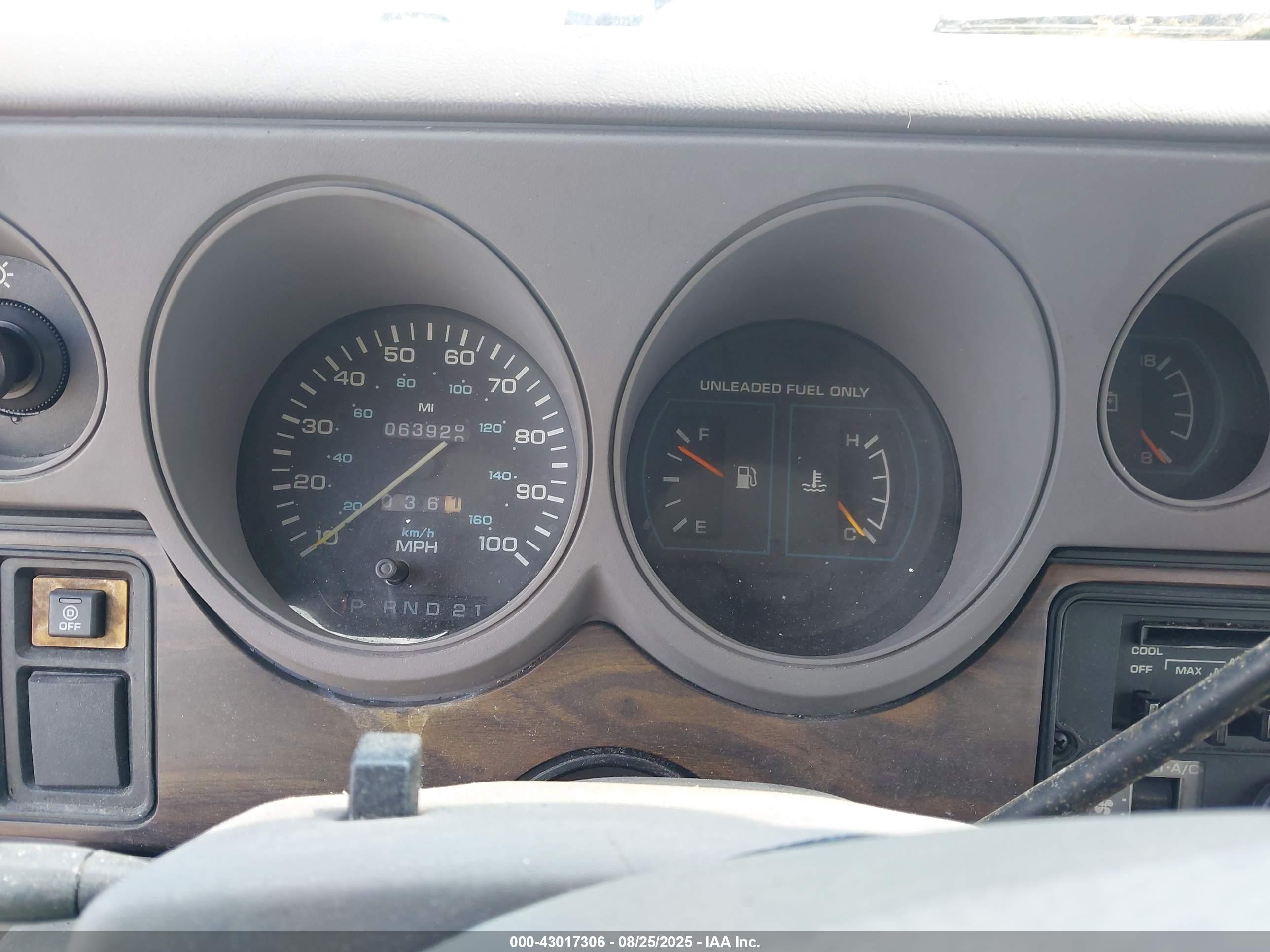 1996 Dodge Ram Wagon B3500 White vin: 2B5WB35Z3TK108931