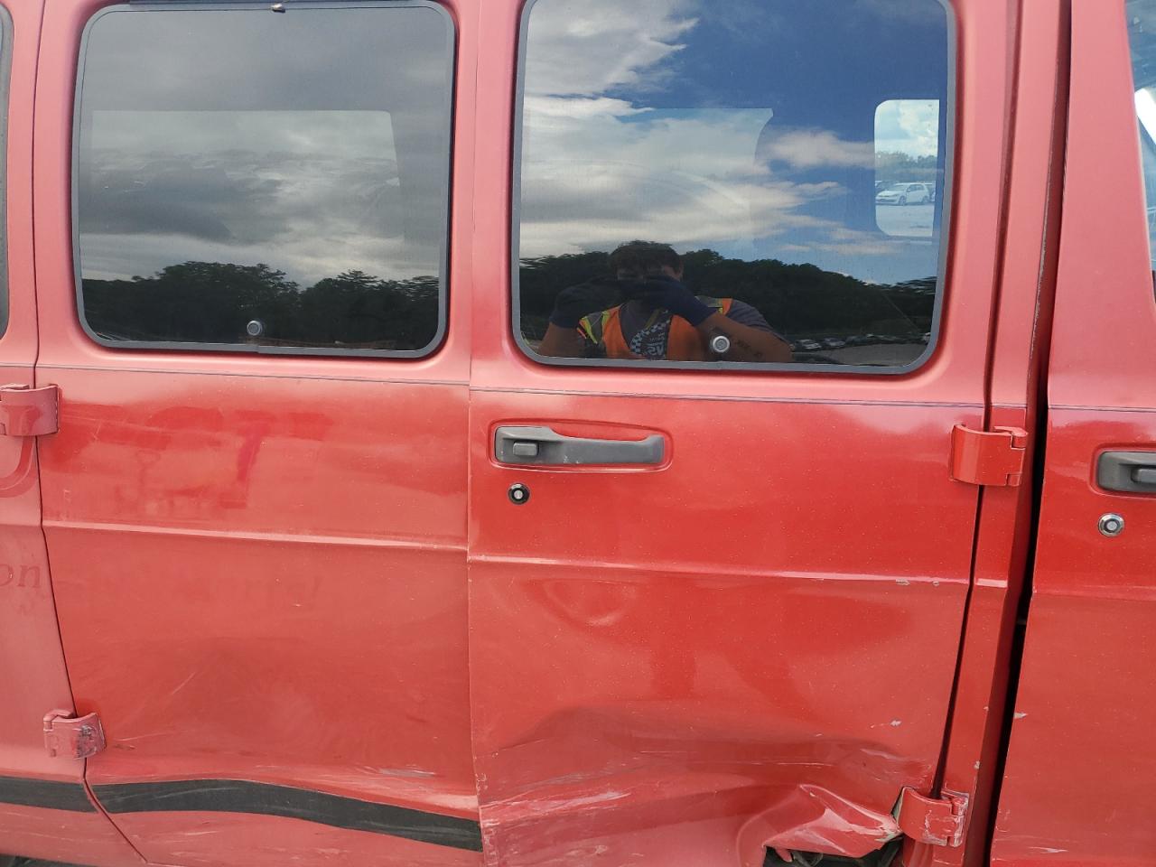 1999 Dodge Ram Wagon B3500 Red vin: 2B5WB35Z3XK531675