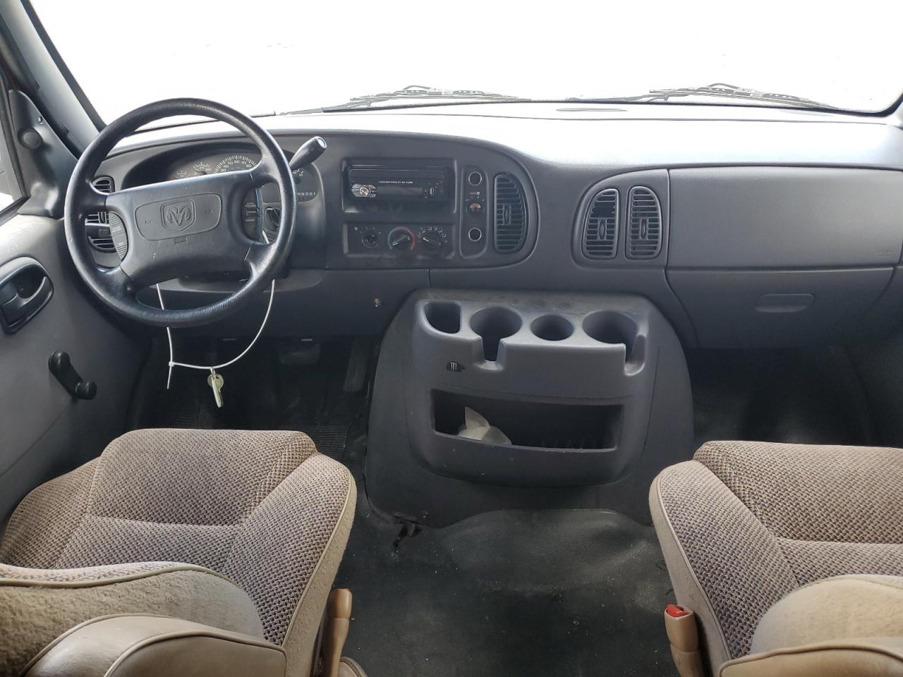 1999 Dodge Ram Wagon B3500 Red vin: 2B5WB35Z3XK531675