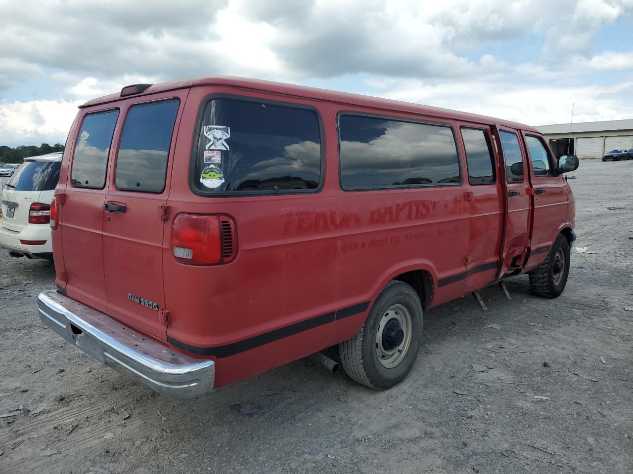 1999 Dodge Ram Wagon B3500 Red vin: 2B5WB35Z3XK531675