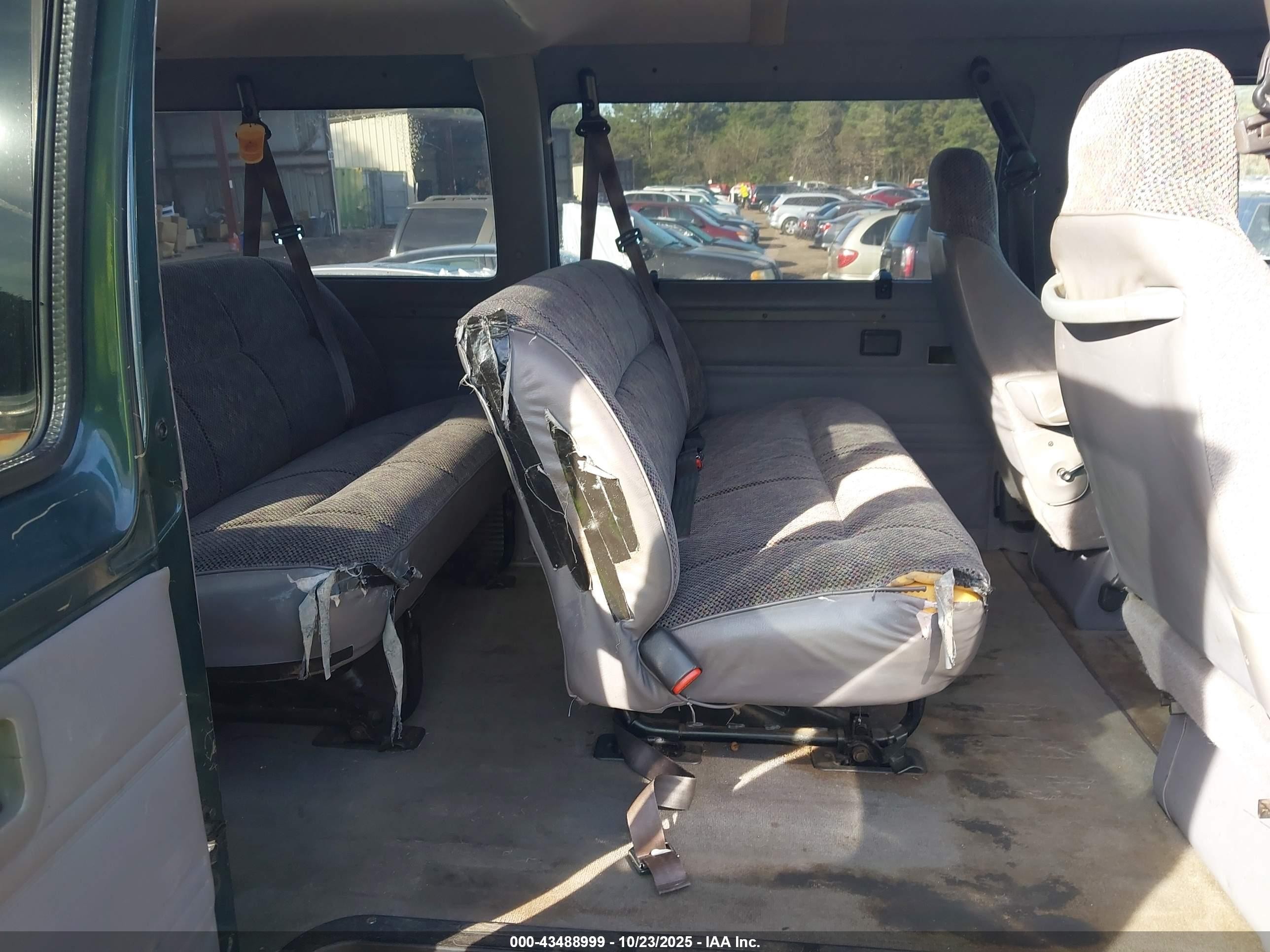 2000 Dodge Ram Wagon 3500   Green vin: 2B5WB35Z4YK138253