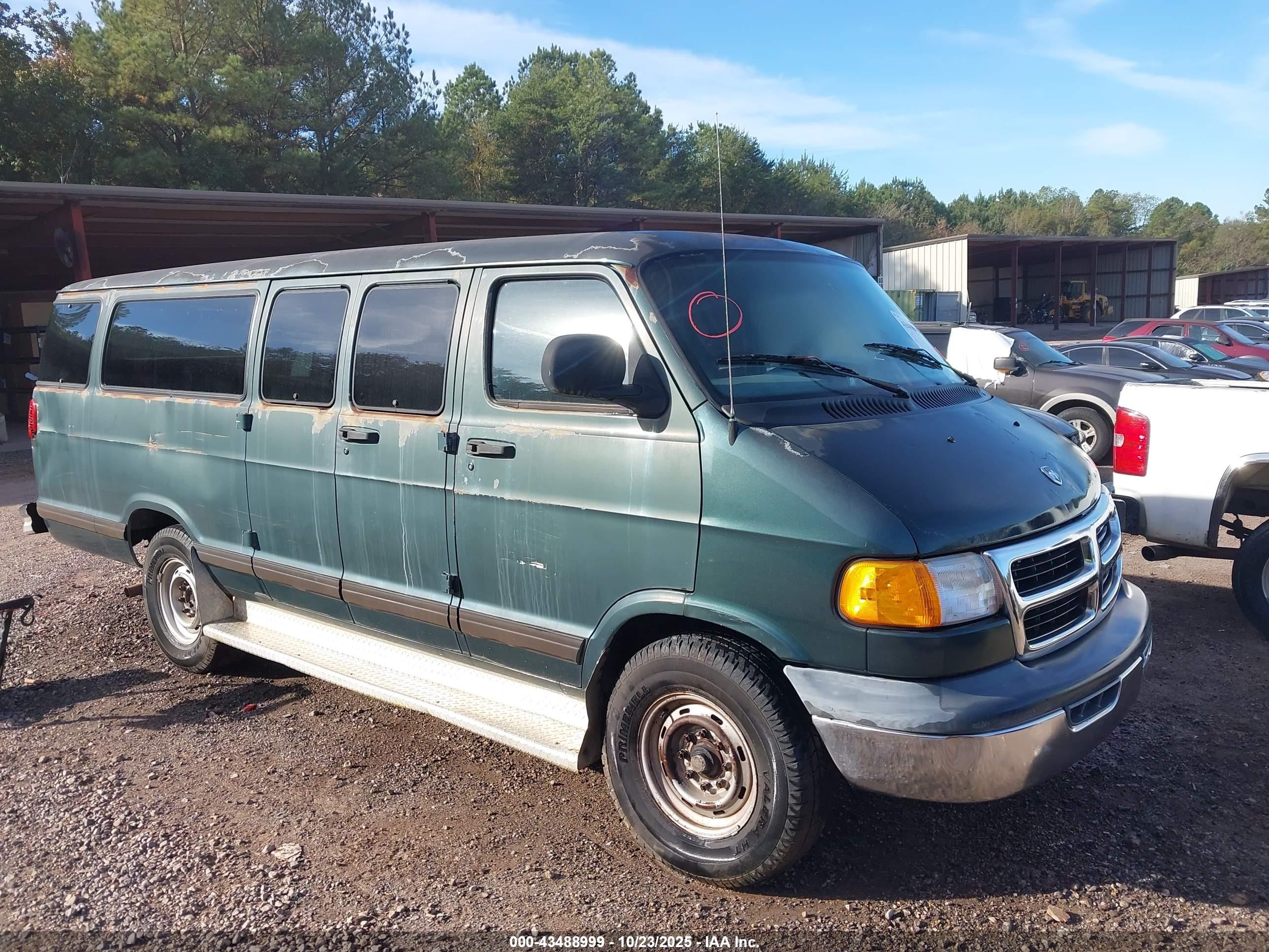 2000 Dodge Ram Wagon 3500   Зеленый vin: 2B5WB35Z4YK138253