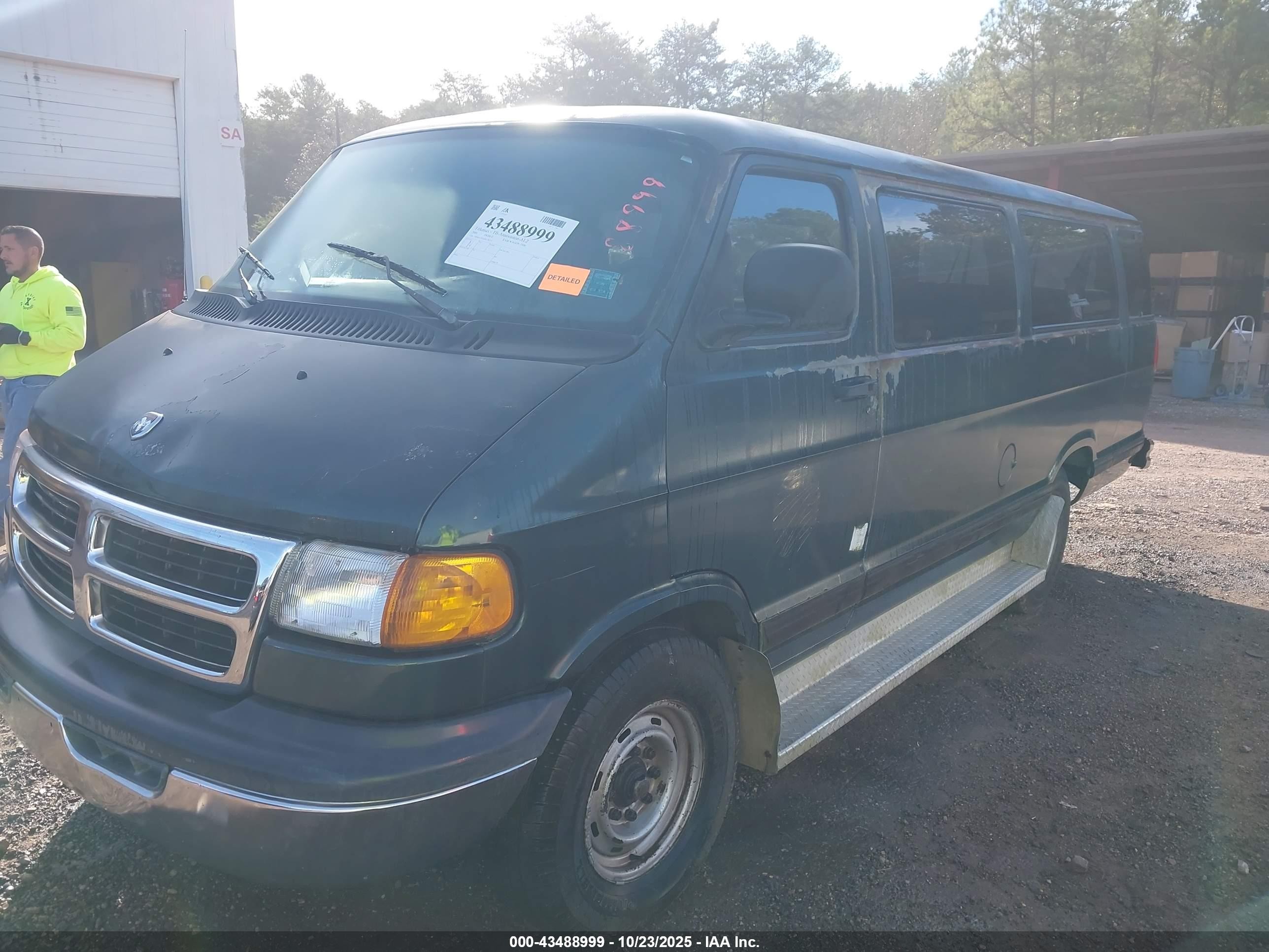 2000 Dodge Ram Wagon 3500   Green vin: 2B5WB35Z4YK138253