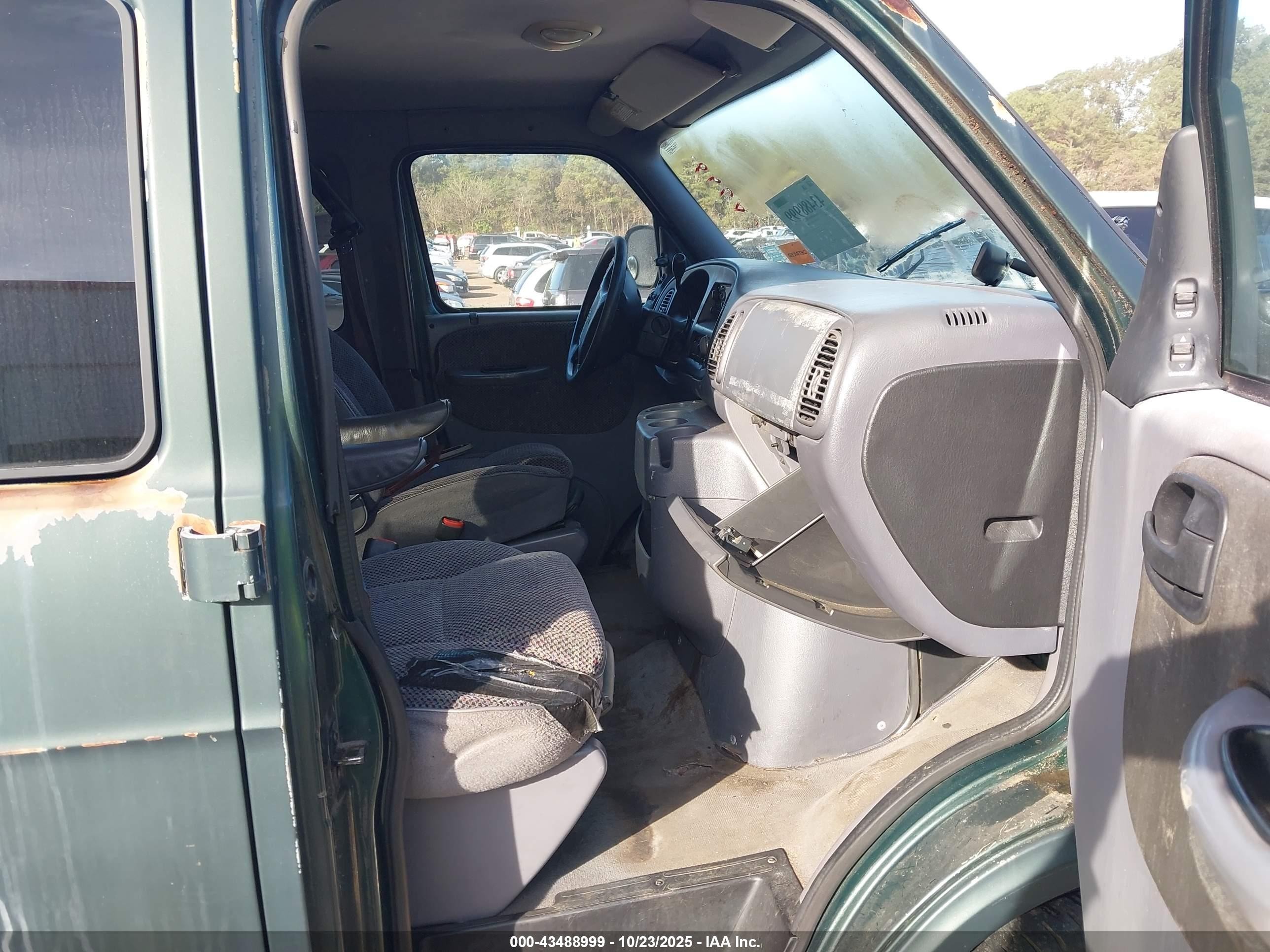 2000 Dodge Ram Wagon 3500   Green vin: 2B5WB35Z4YK138253