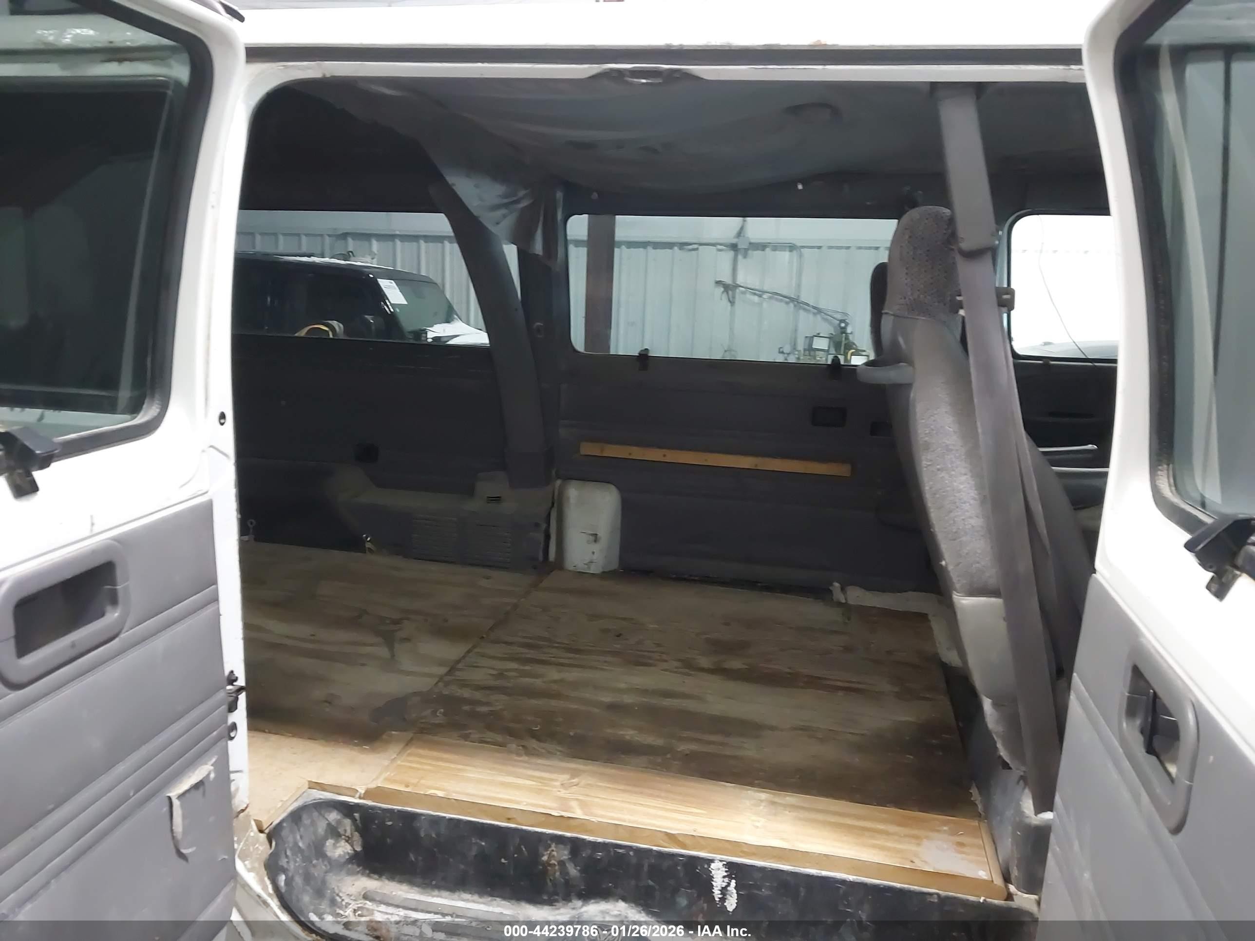 2000 Dodge Ram Wagon 3500   White vin: 2B5WB35Z4YK166747