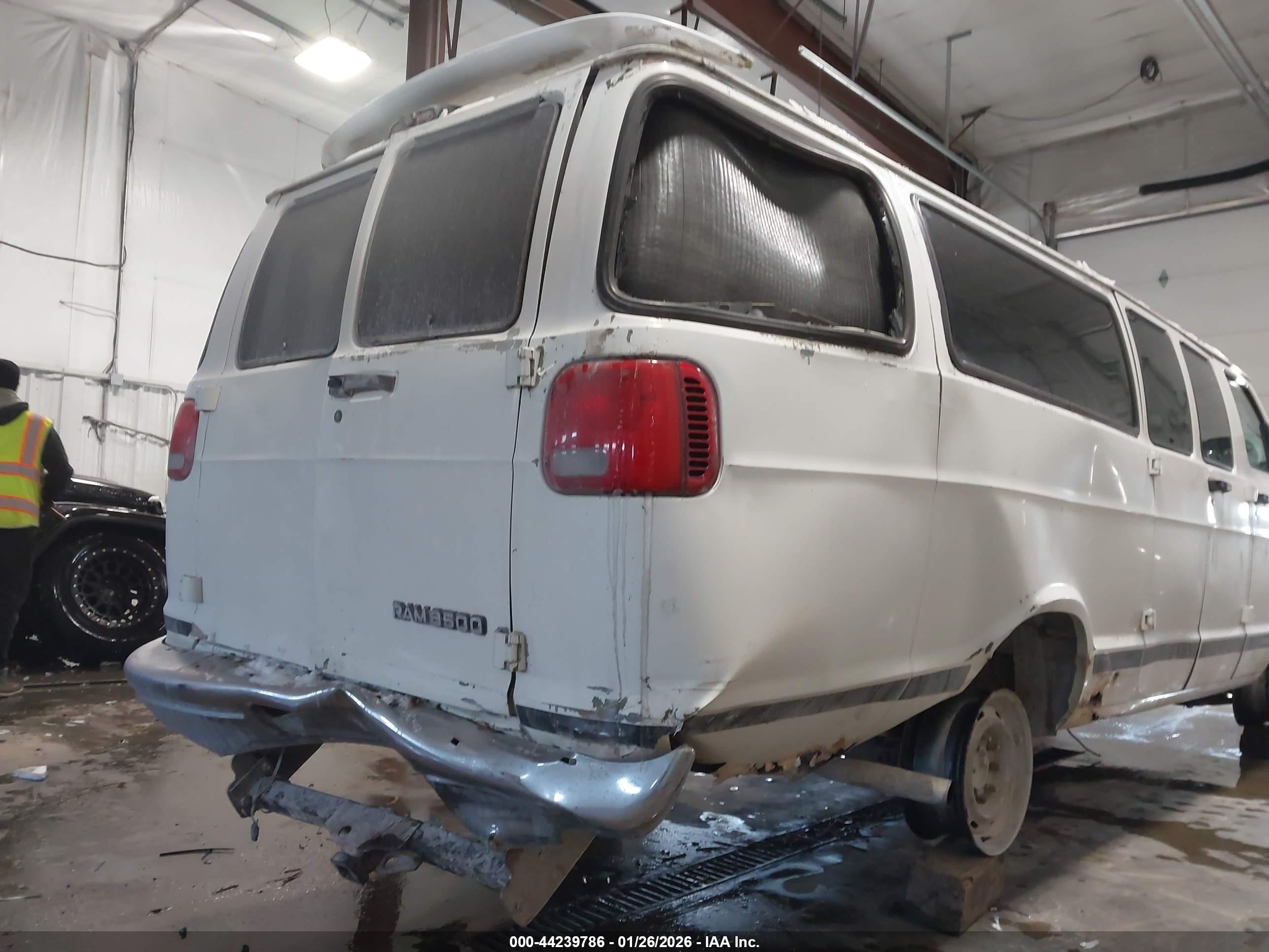2000 Dodge Ram Wagon 3500   White vin: 2B5WB35Z4YK166747