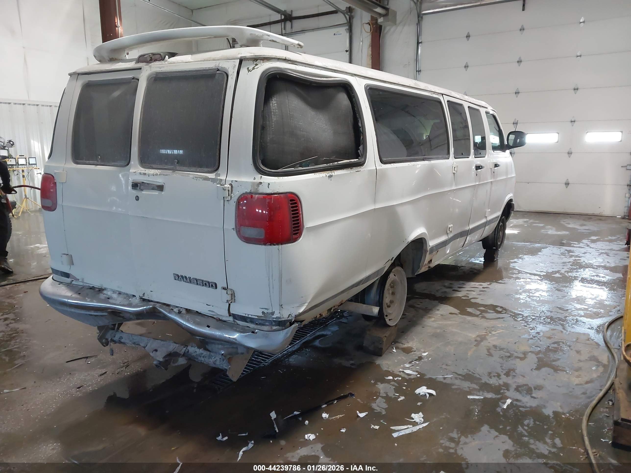 2000 Dodge Ram Wagon 3500   White vin: 2B5WB35Z4YK166747