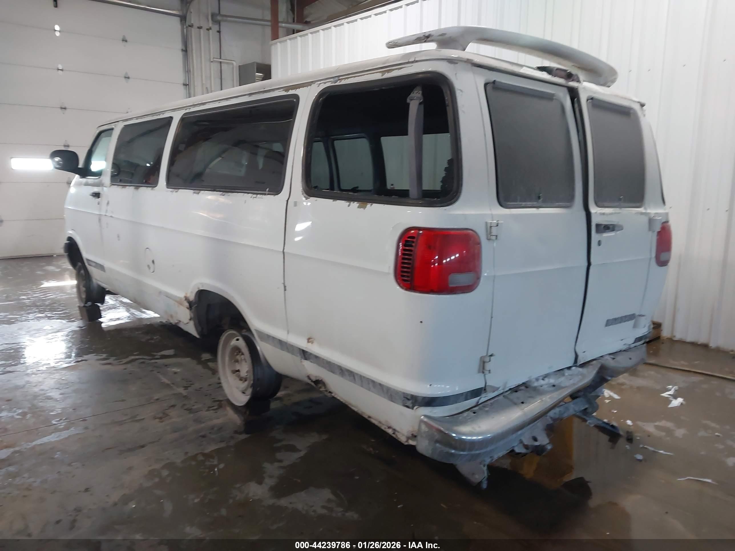 2000 Dodge Ram Wagon 3500   White vin: 2B5WB35Z4YK166747