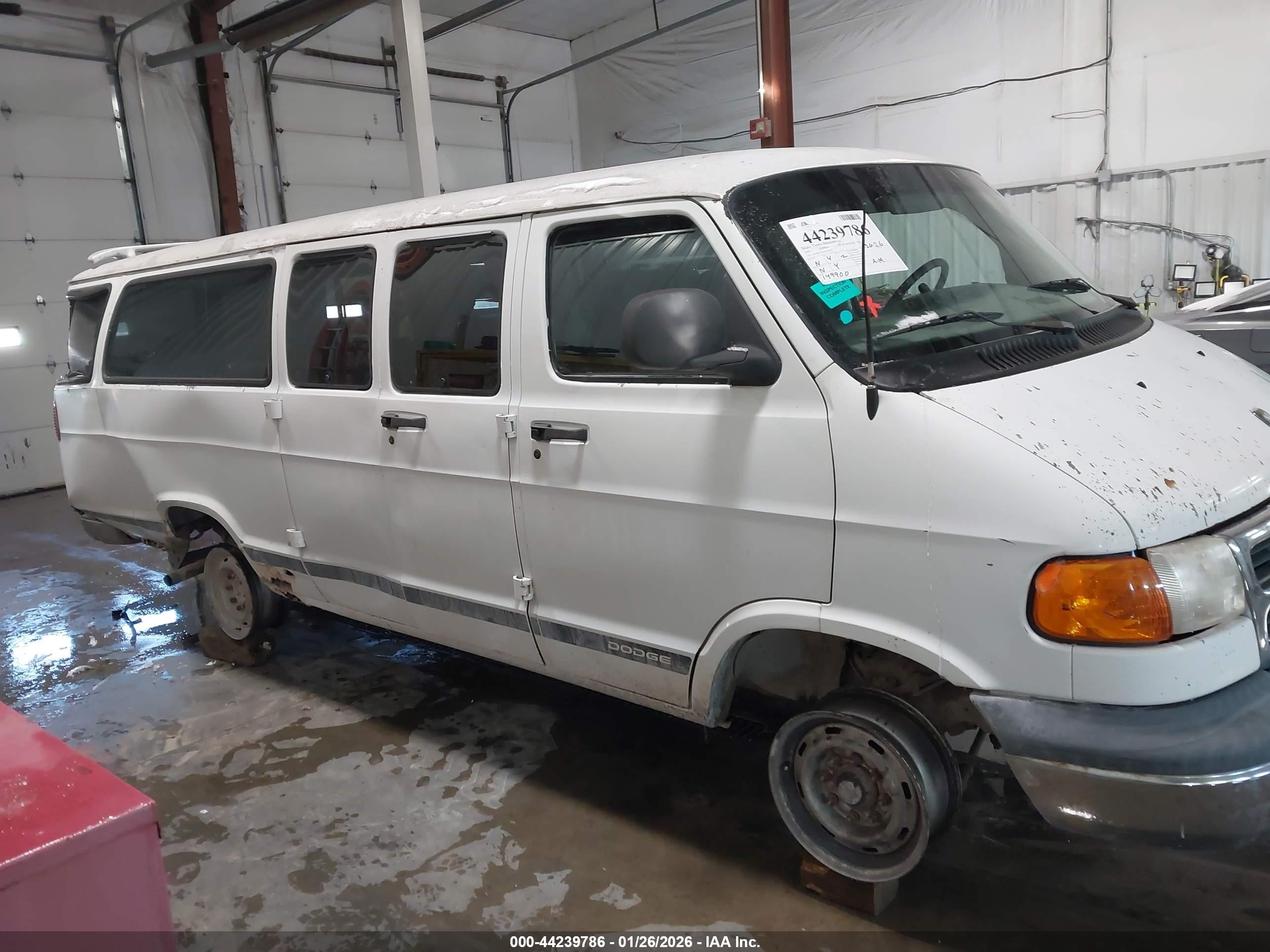 2000 Dodge Ram Wagon 3500   White vin: 2B5WB35Z4YK166747