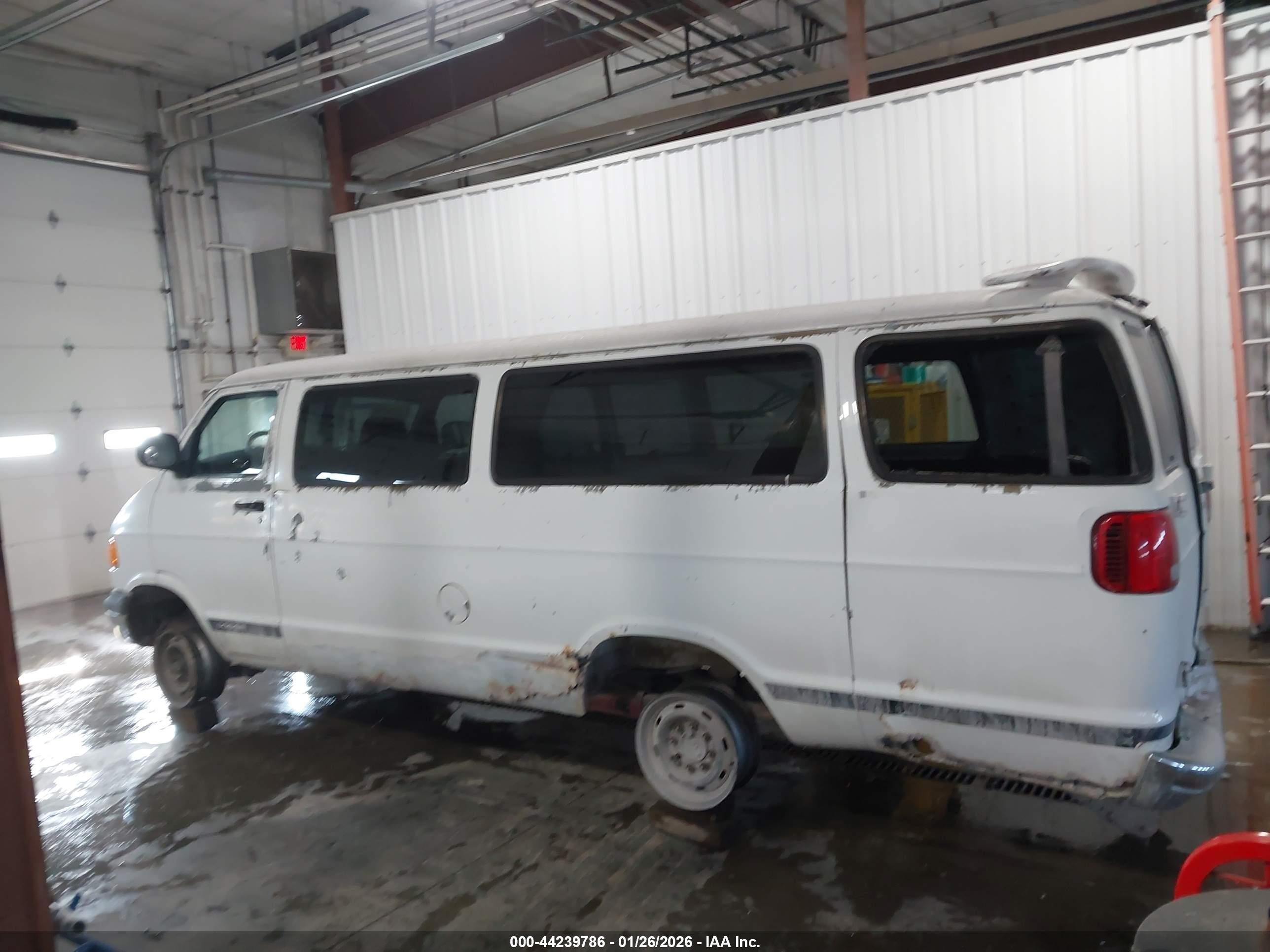 2000 Dodge Ram Wagon 3500   White vin: 2B5WB35Z4YK166747