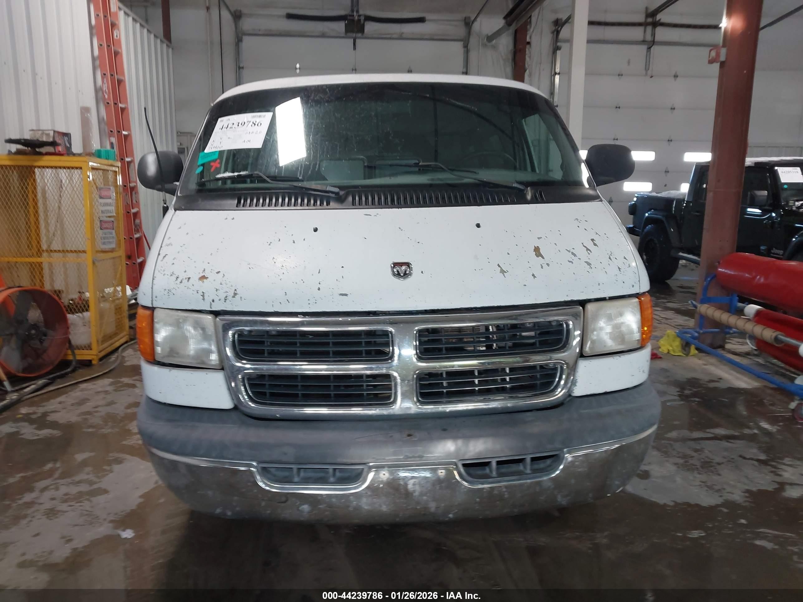 2000 Dodge Ram Wagon 3500   White vin: 2B5WB35Z4YK166747