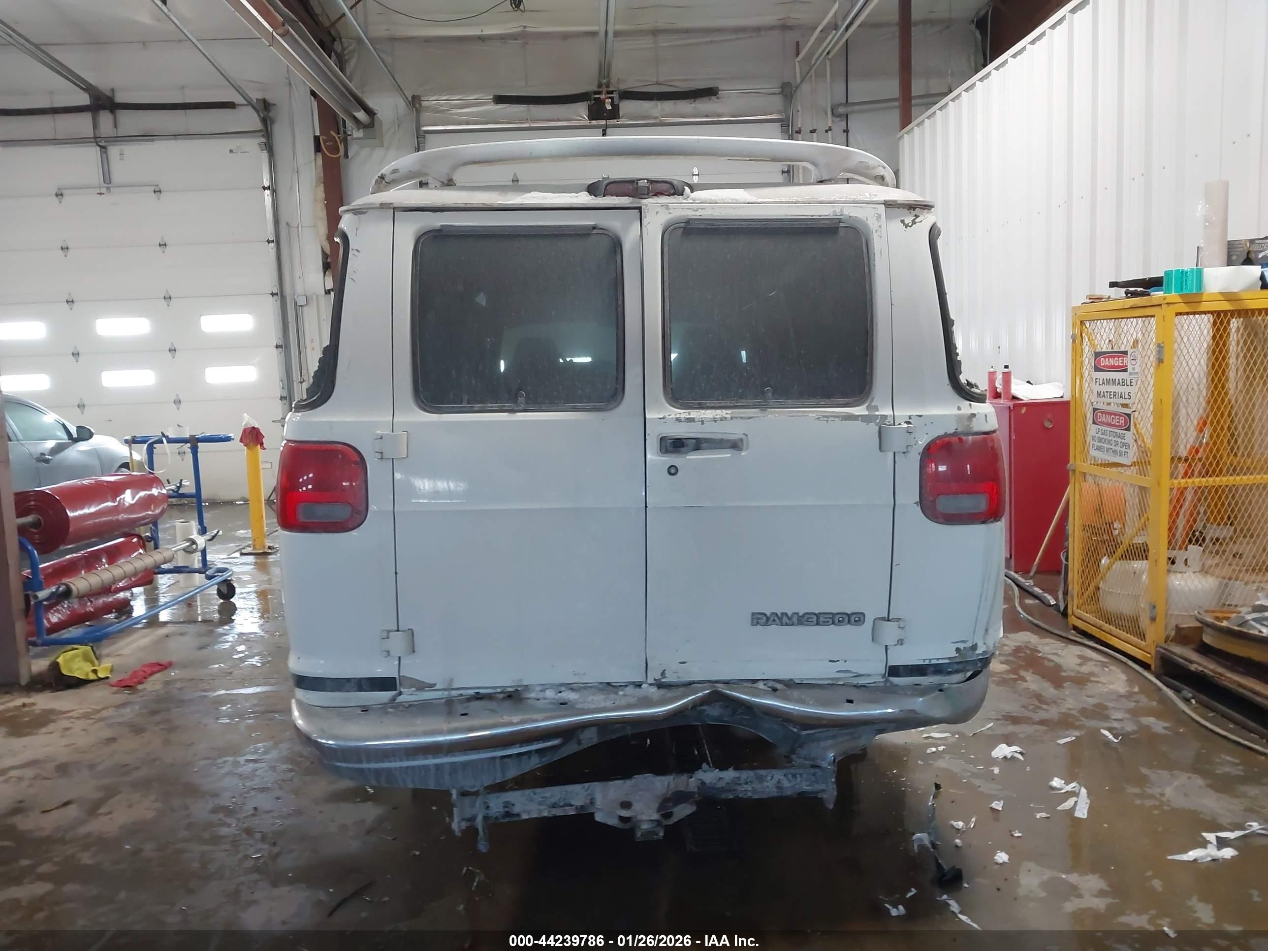 2000 Dodge Ram Wagon 3500   White vin: 2B5WB35Z4YK166747