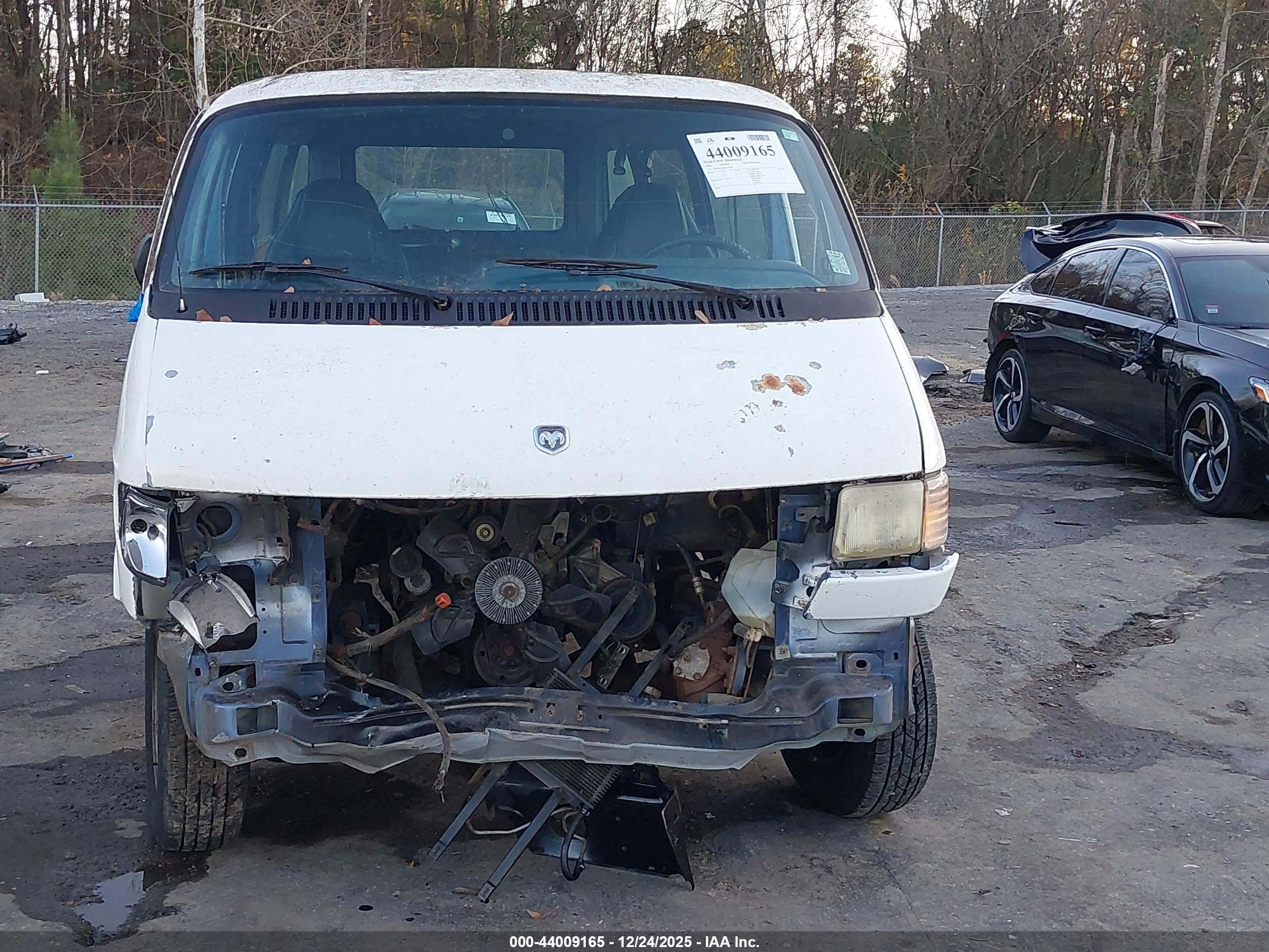 1994 Dodge Ram Wagon B350 White vin: 2B5WB35Z6RK135808