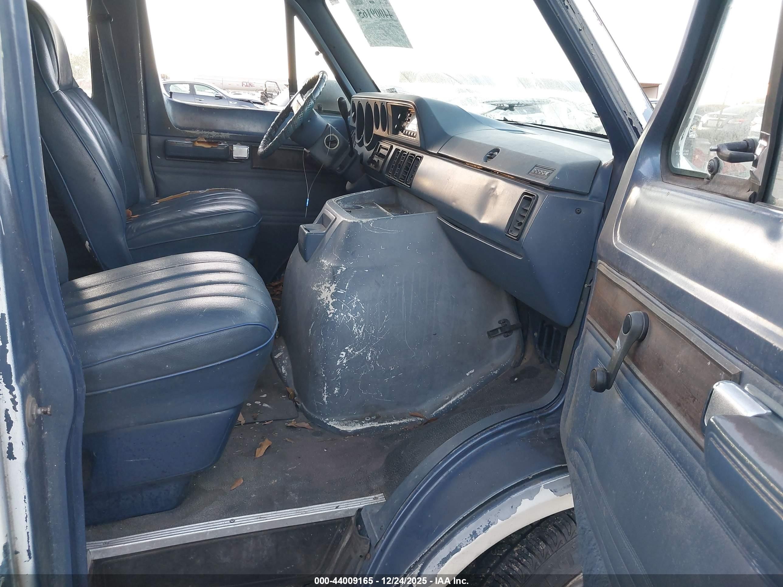 1994 Dodge Ram Wagon B350 White vin: 2B5WB35Z6RK135808