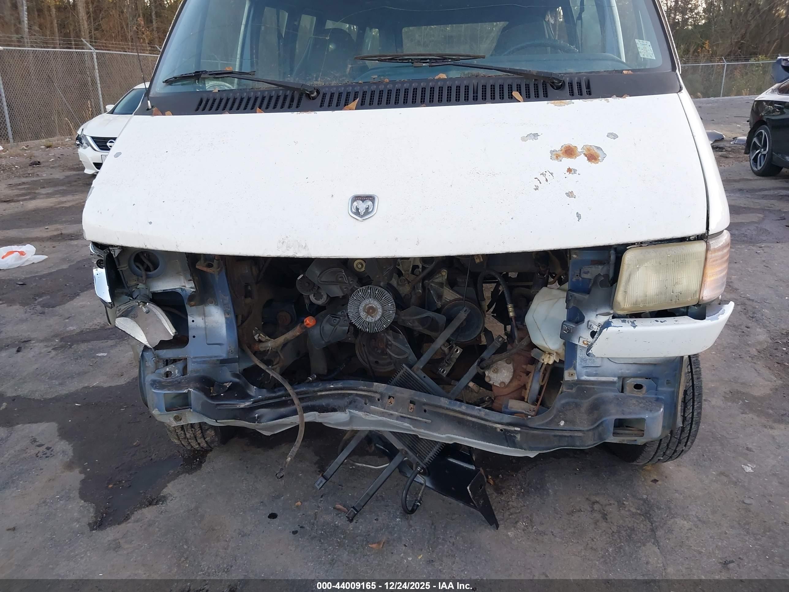 1994 Dodge Ram Wagon B350 White vin: 2B5WB35Z6RK135808