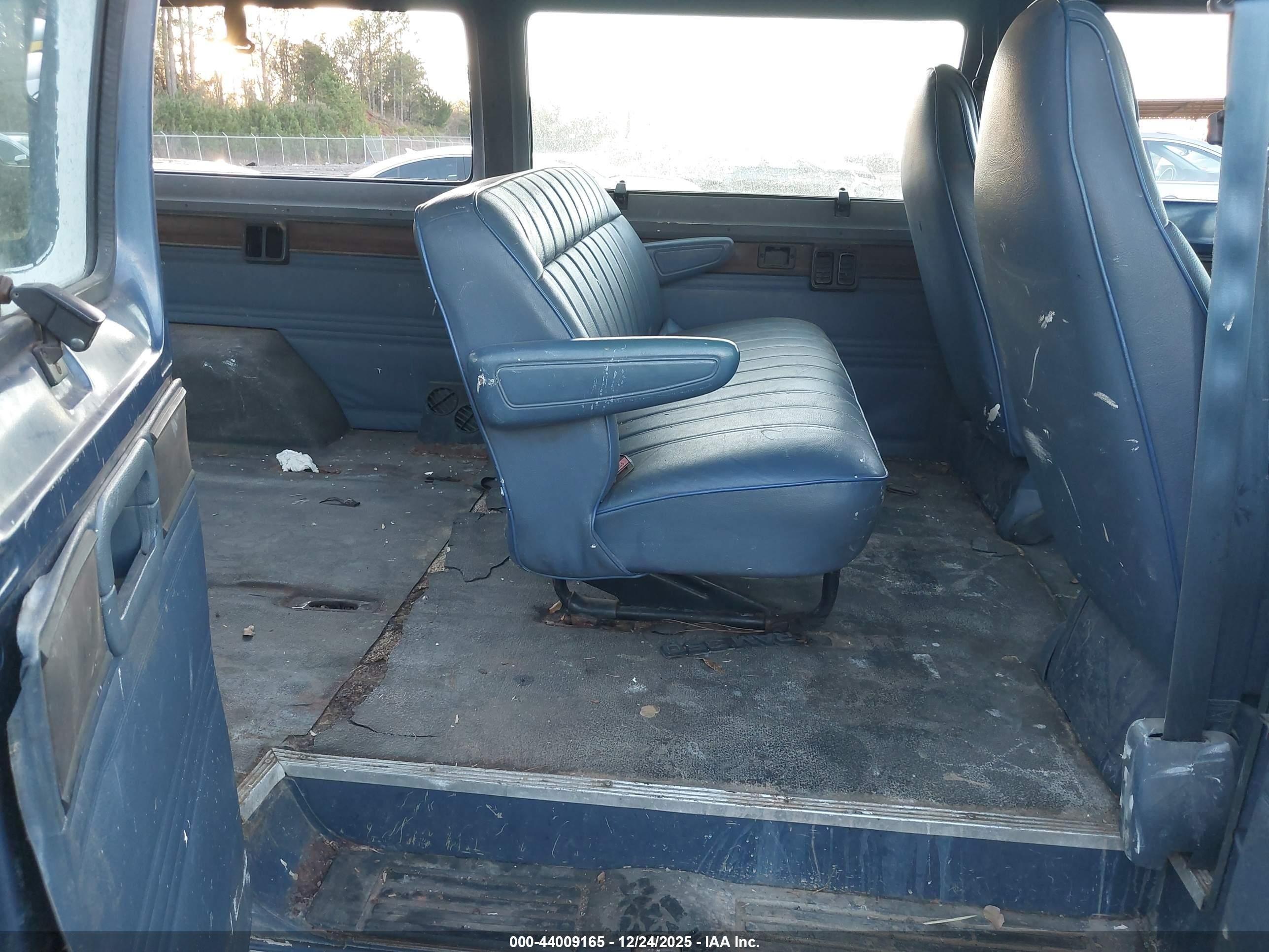 1994 Dodge Ram Wagon B350 White vin: 2B5WB35Z6RK135808