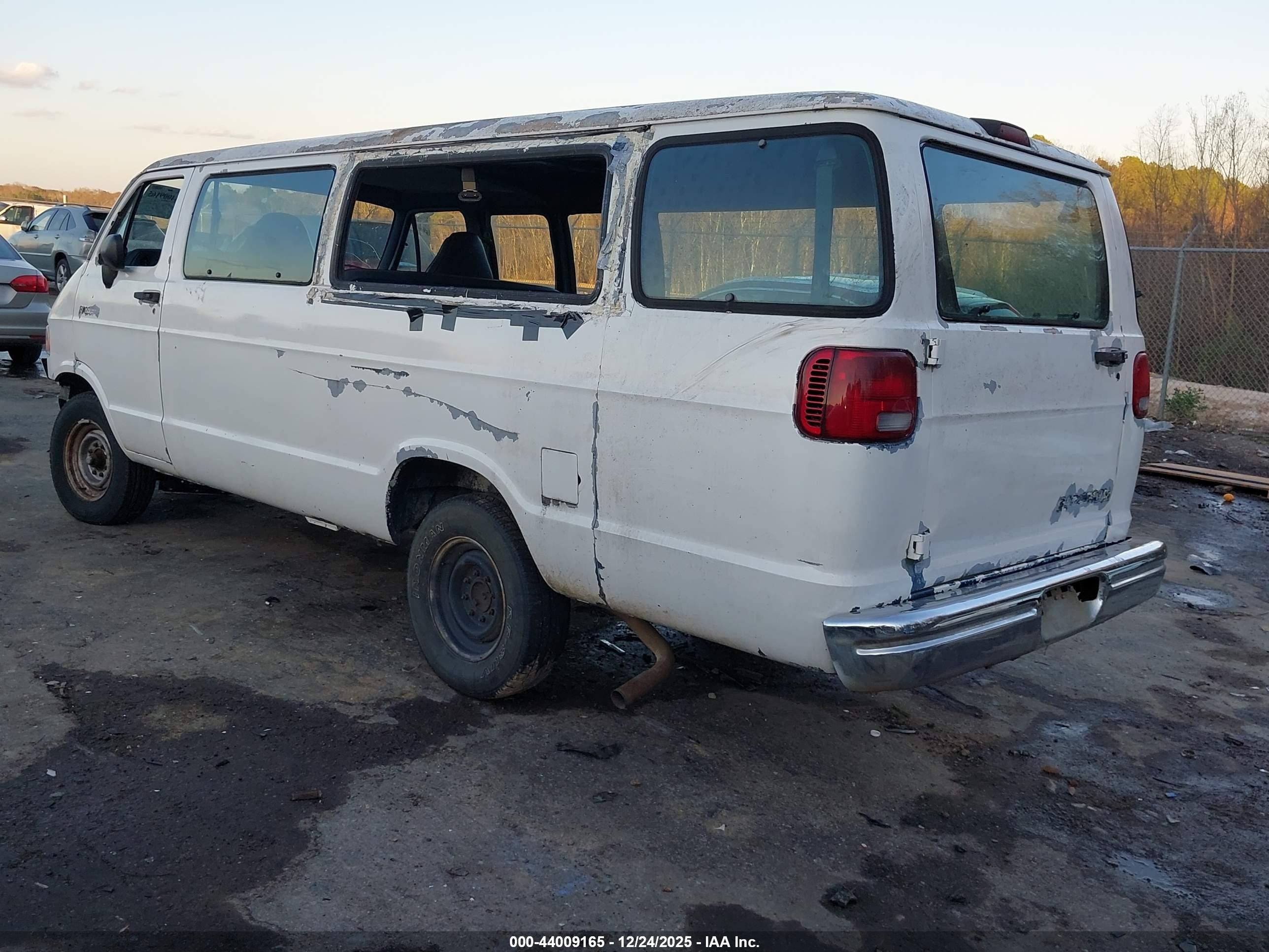 1994 Dodge Ram Wagon B350 White vin: 2B5WB35Z6RK135808