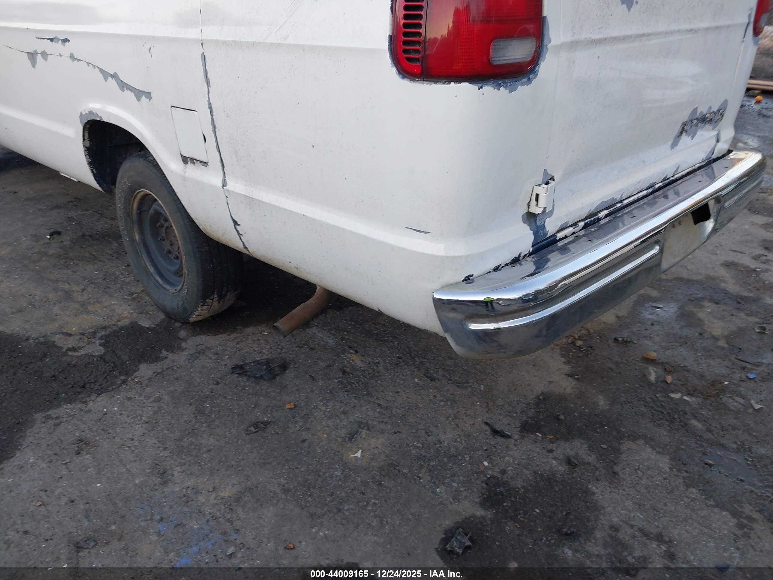 1994 Dodge Ram Wagon B350 White vin: 2B5WB35Z6RK135808