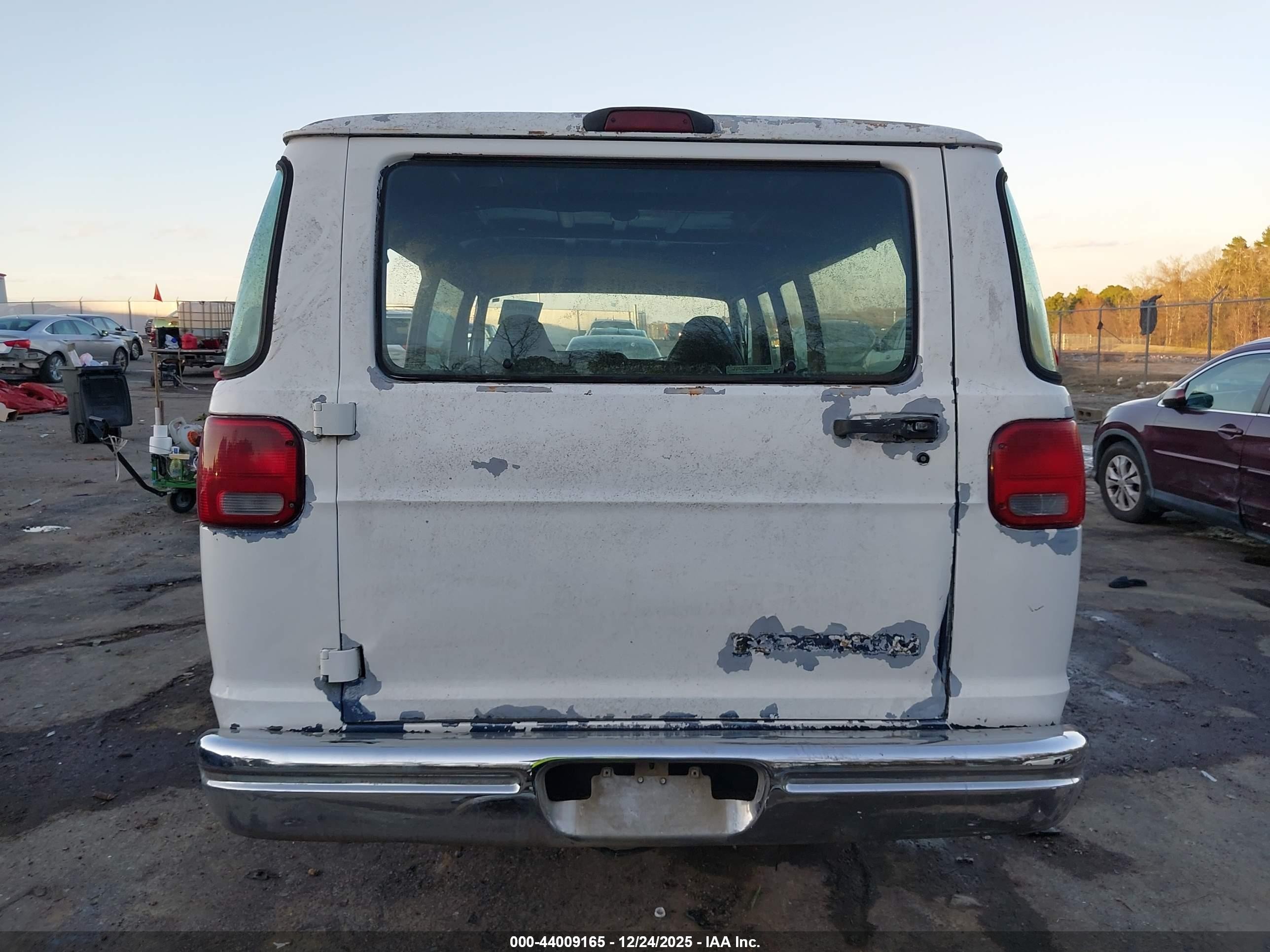 1994 Dodge Ram Wagon B350 White vin: 2B5WB35Z6RK135808