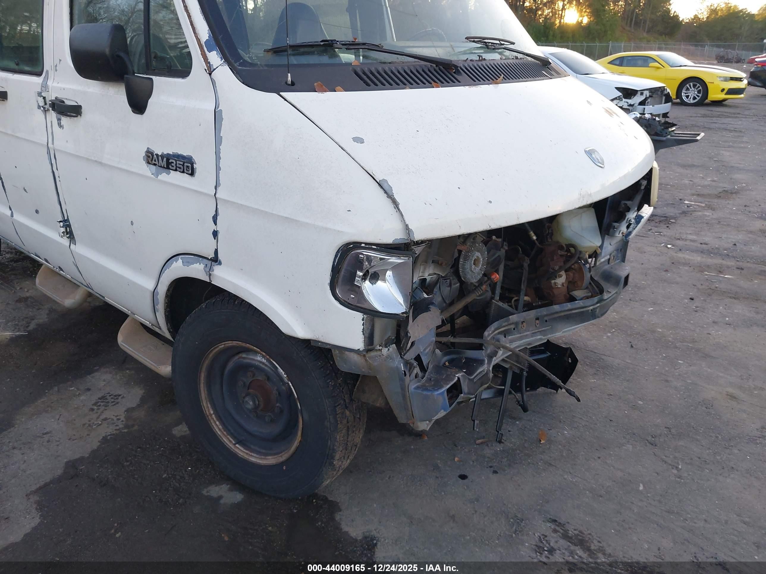 1994 Dodge Ram Wagon B350 White vin: 2B5WB35Z6RK135808