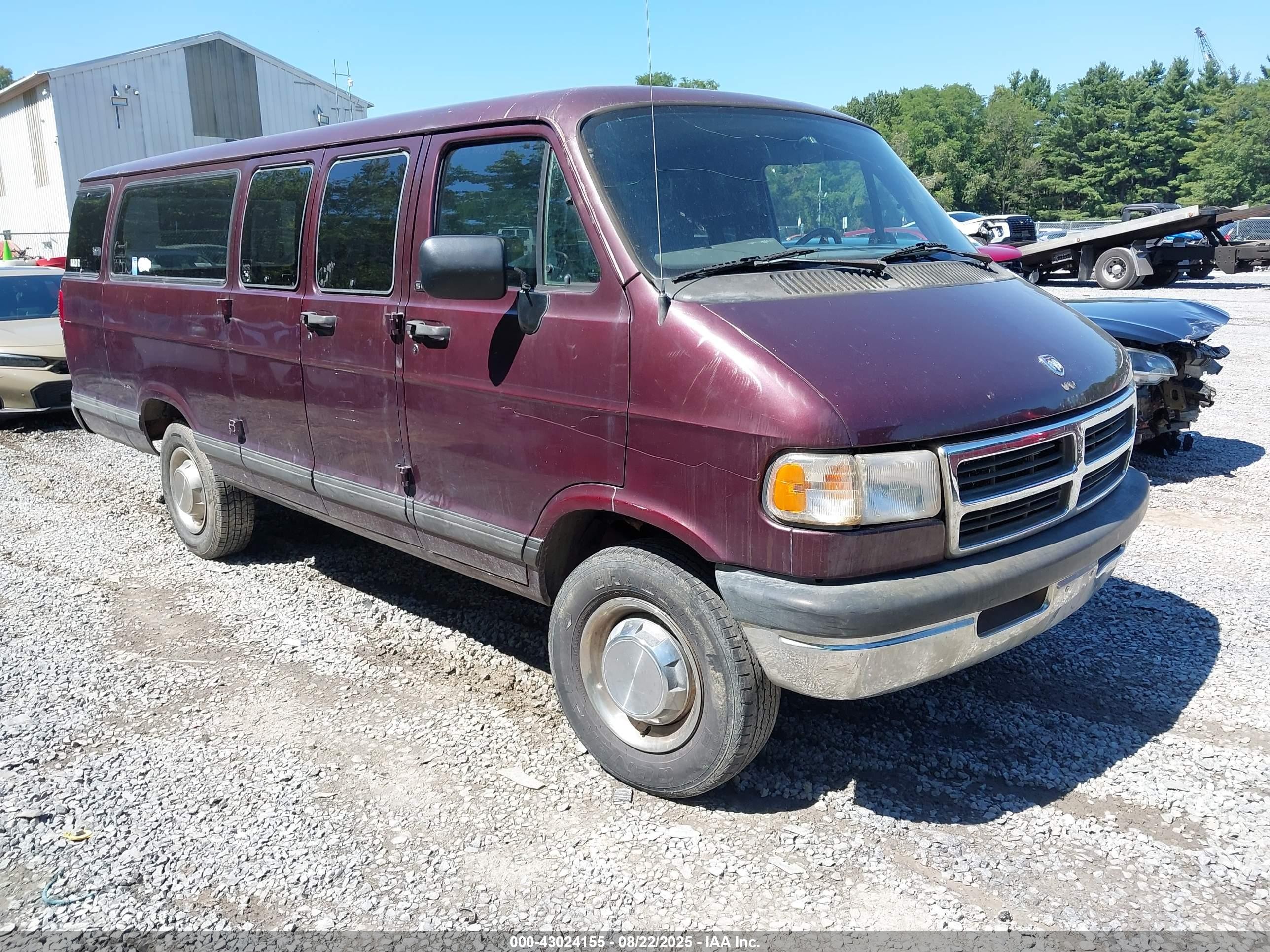 1996 Dodge Ram Wagon B3500 Burgundy vin: 2B5WB35Z6TK163213