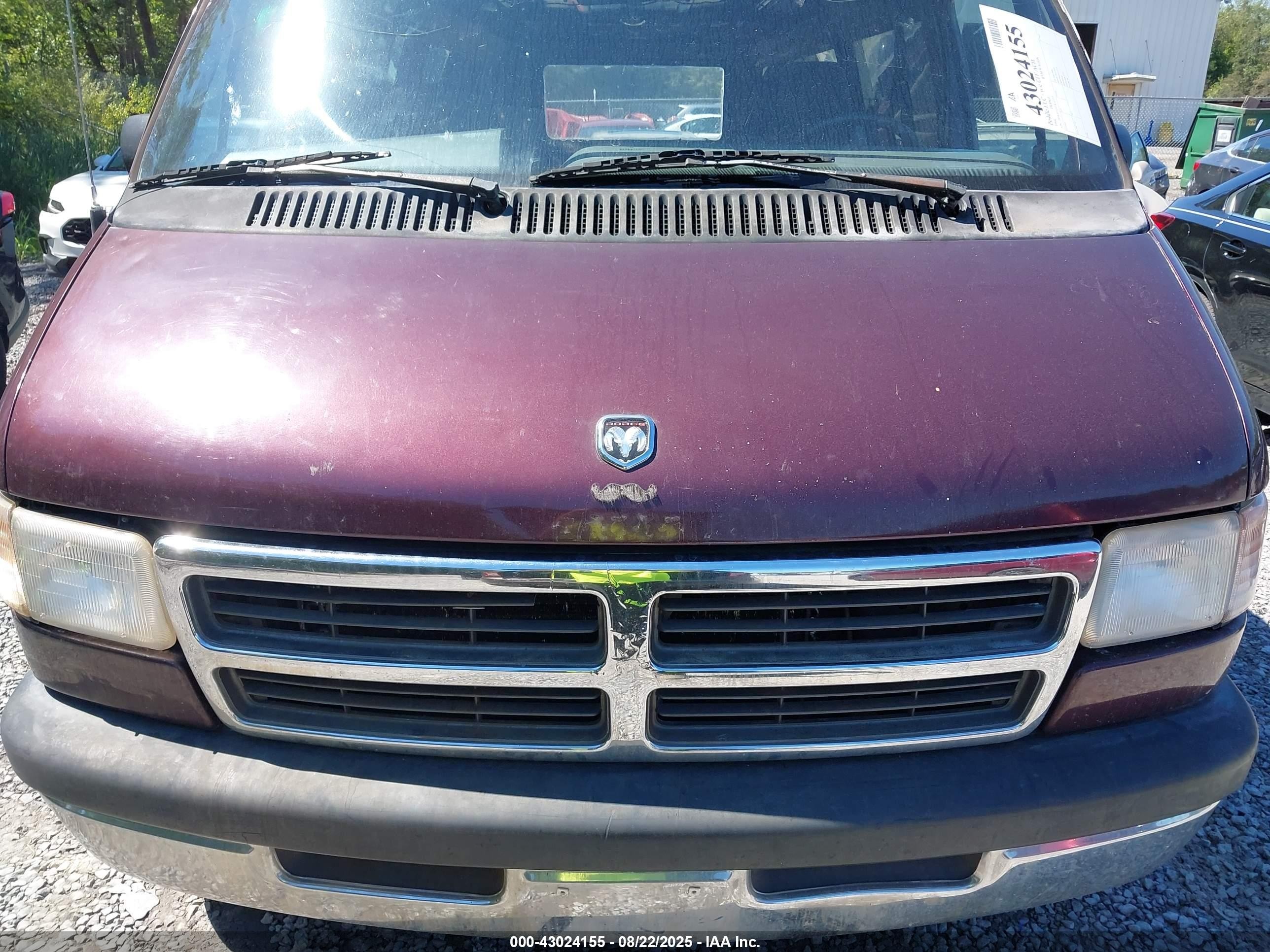 1996 Dodge Ram Wagon B3500 Burgundy vin: 2B5WB35Z6TK163213
