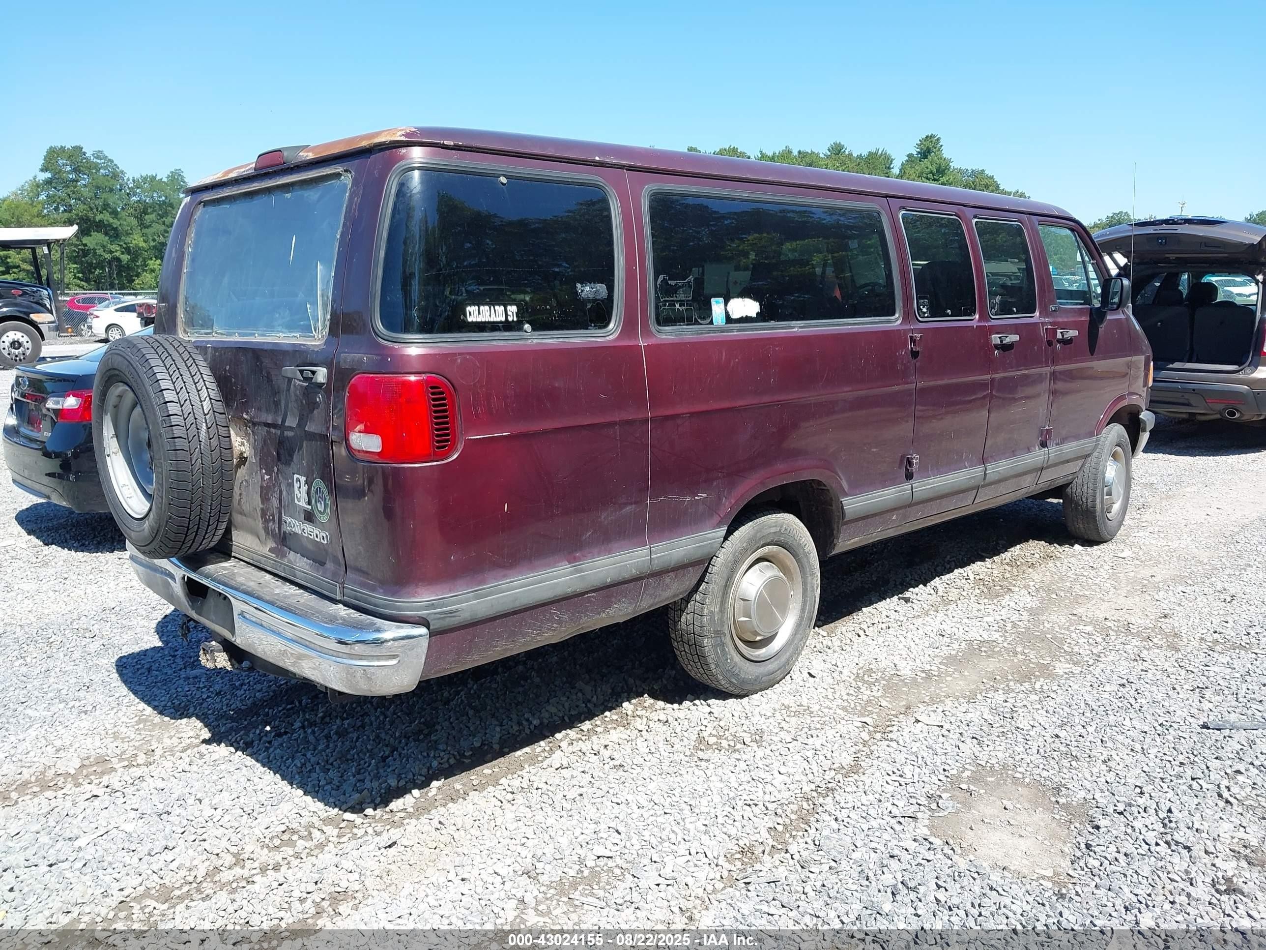 1996 Dodge Ram Wagon B3500 Burgundy vin: 2B5WB35Z6TK163213