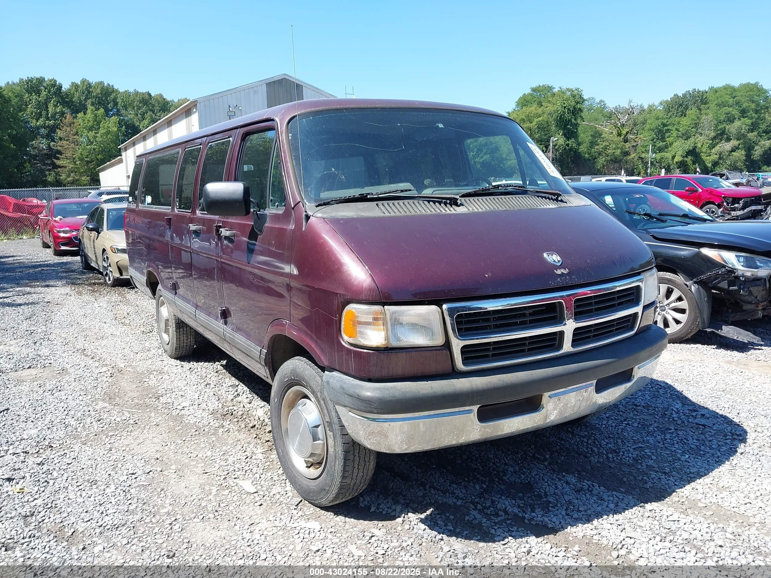 1996 Dodge Ram Wagon B3500 Burgundy vin: 2B5WB35Z6TK163213