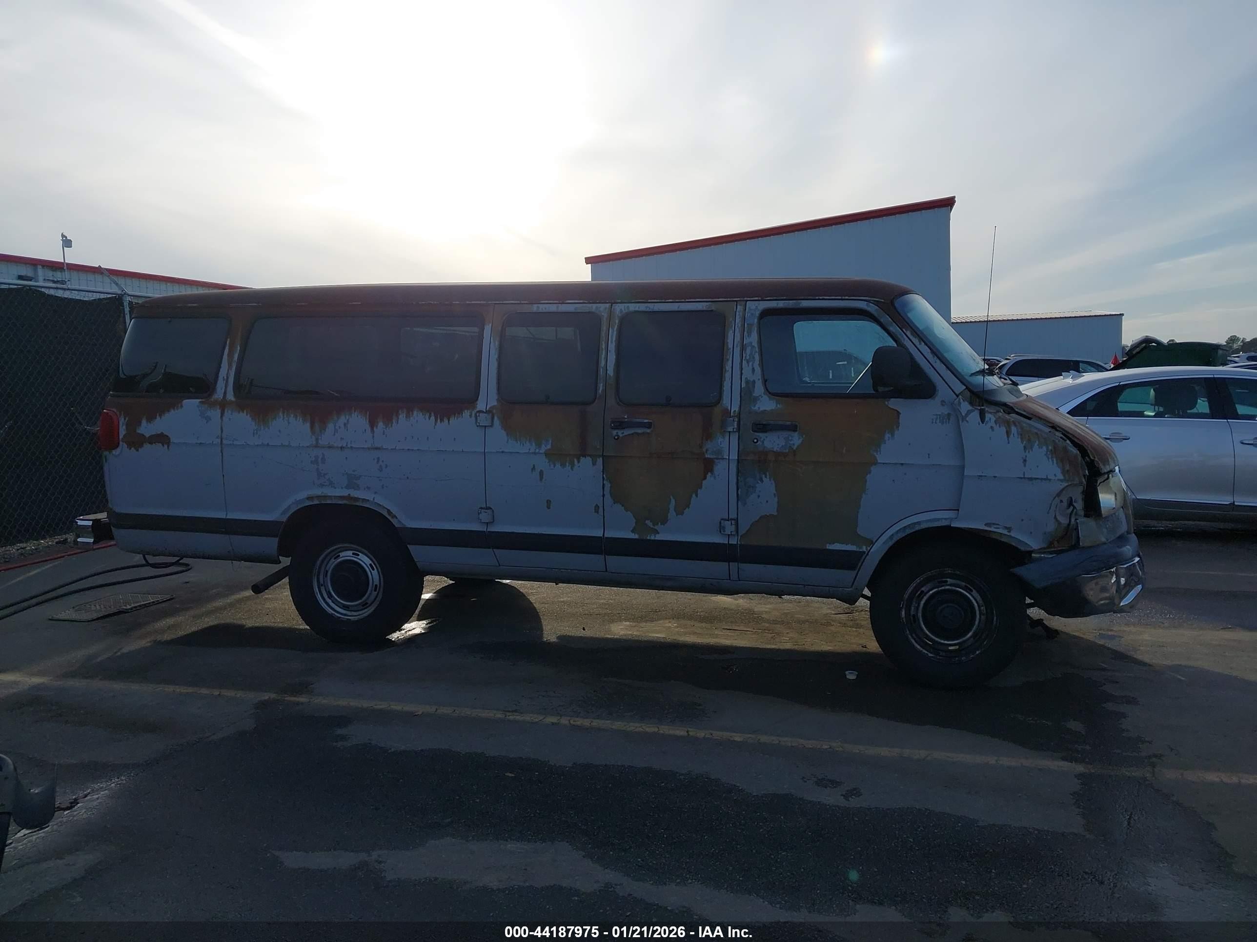 2000 Dodge Ram Wagon 3500   Silver vin: 2B5WB35Z6YK157869